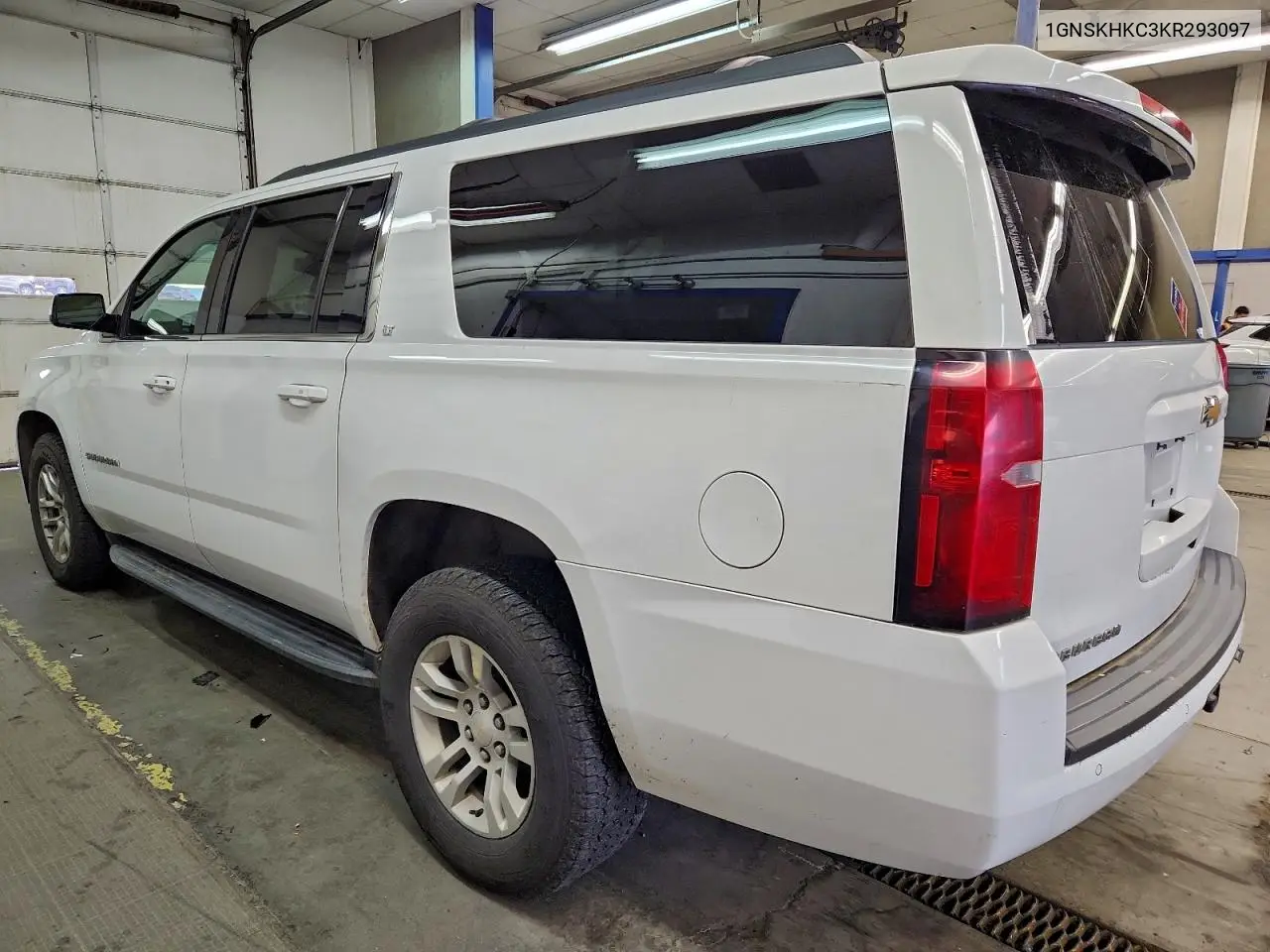 1GNSKHKC3KR293097 2019 Chevrolet Suburban K1500 Lt