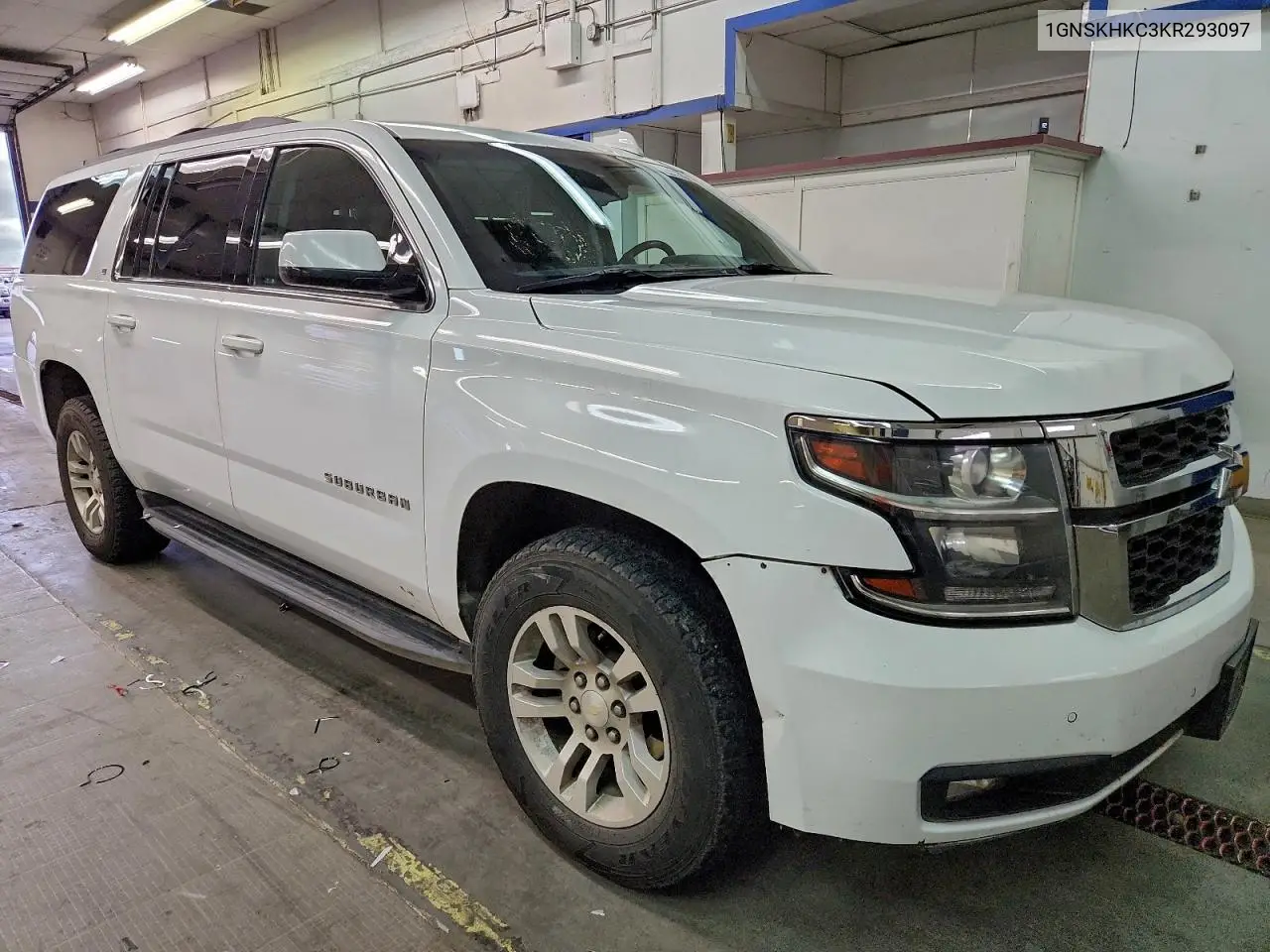 1GNSKHKC3KR293097 2019 Chevrolet Suburban K1500 Lt