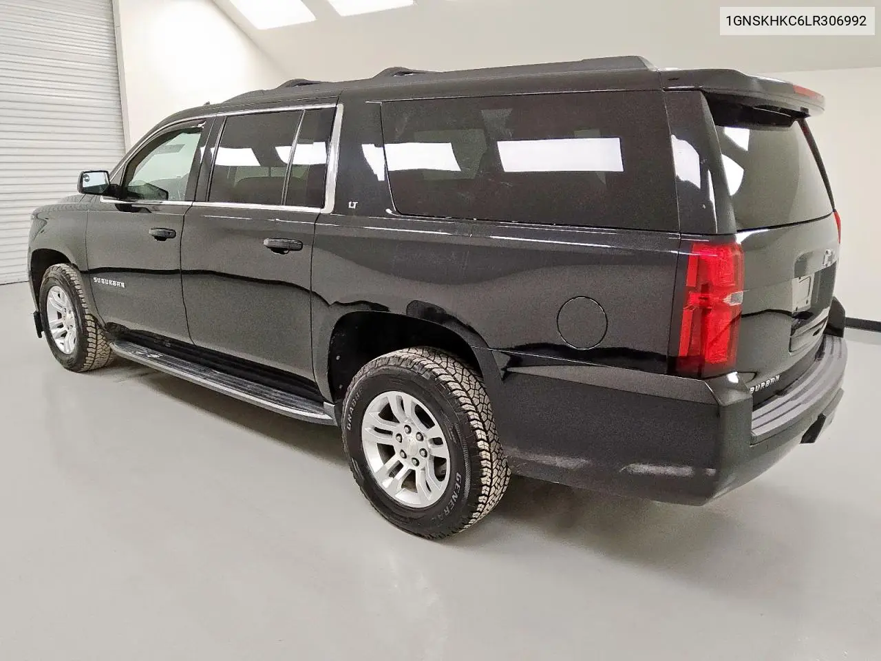 1GNSKHKC6LR306992 2020 Chevrolet Suburban K1500 Lt