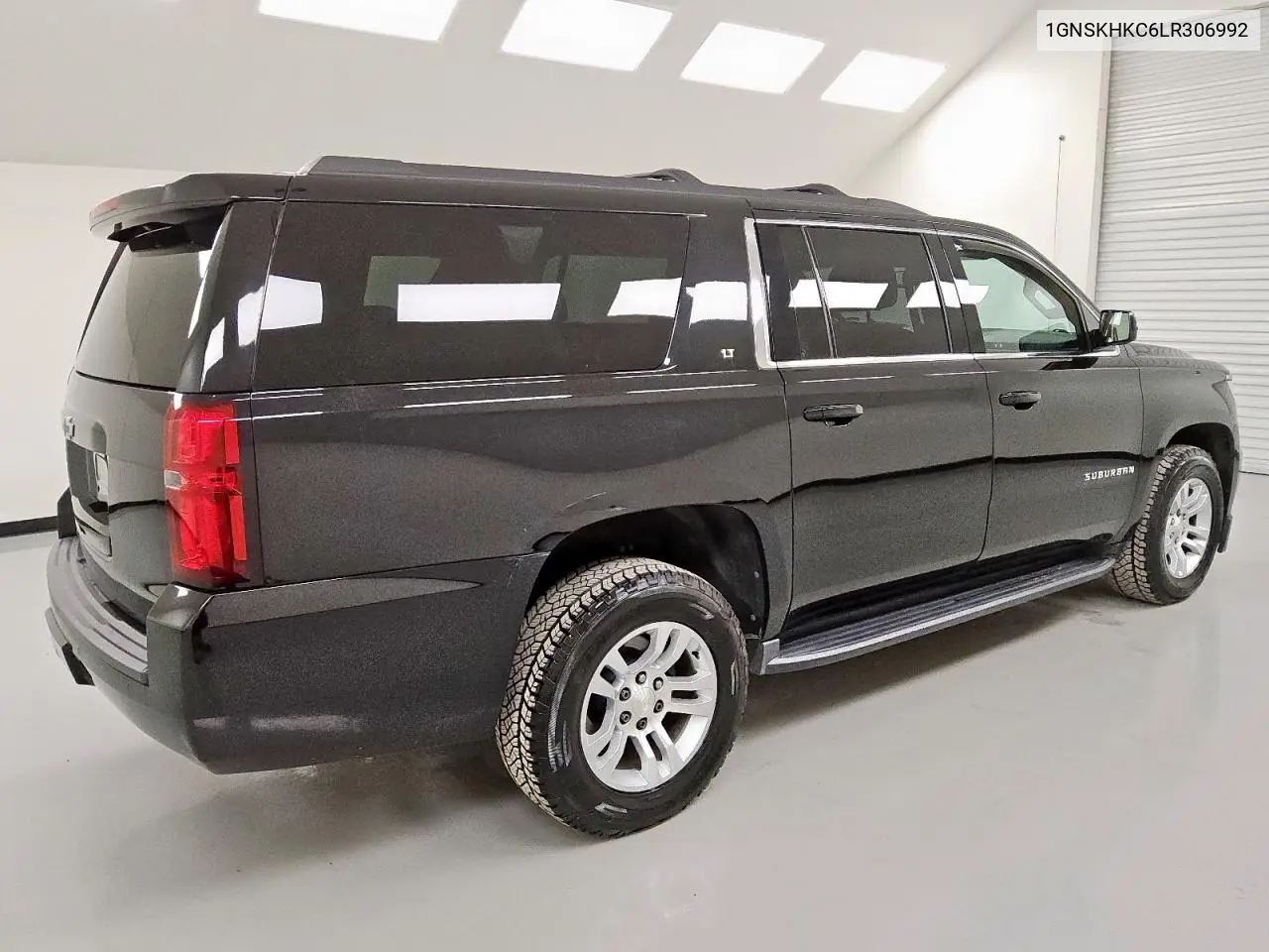 1GNSKHKC6LR306992 2020 Chevrolet Suburban K1500 Lt