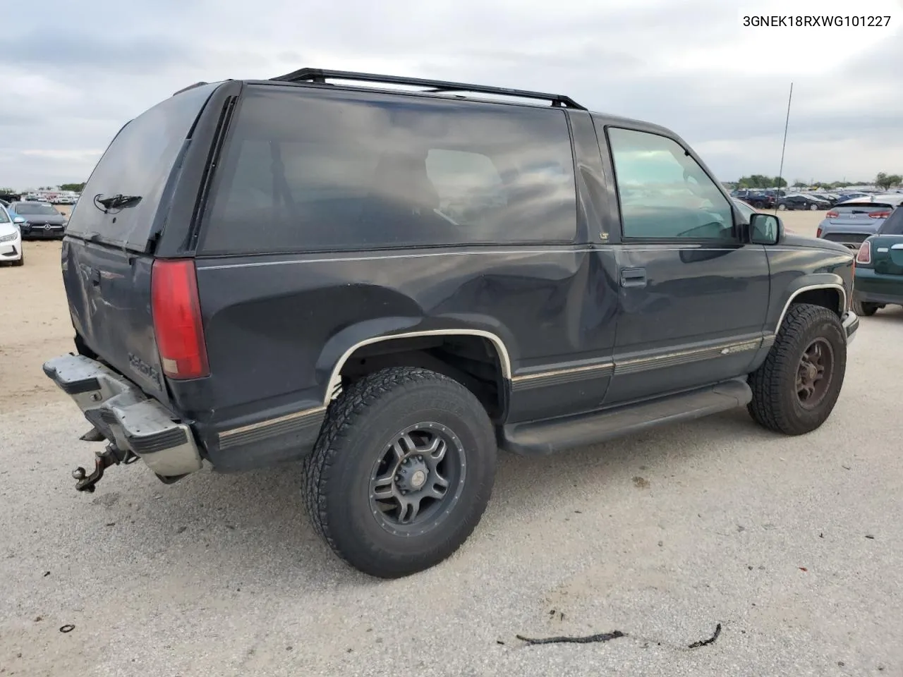 1998 Chevrolet Tahoe K1500 VIN: 3GNEK18RXWG101227 Lot: 68071344