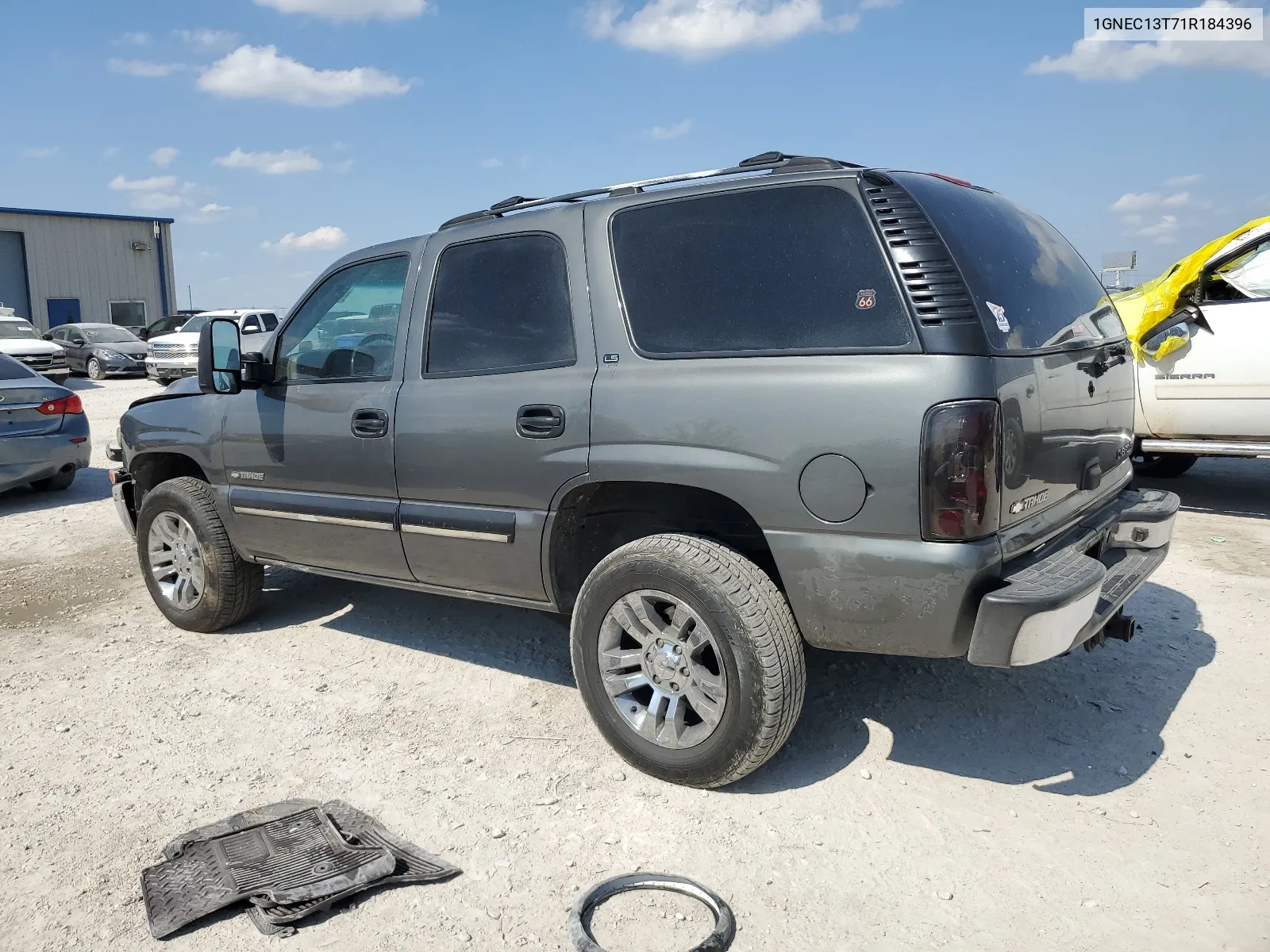 2001 Chevrolet Tahoe C1500 VIN: 1GNEC13T71R184396 Lot: 62832044