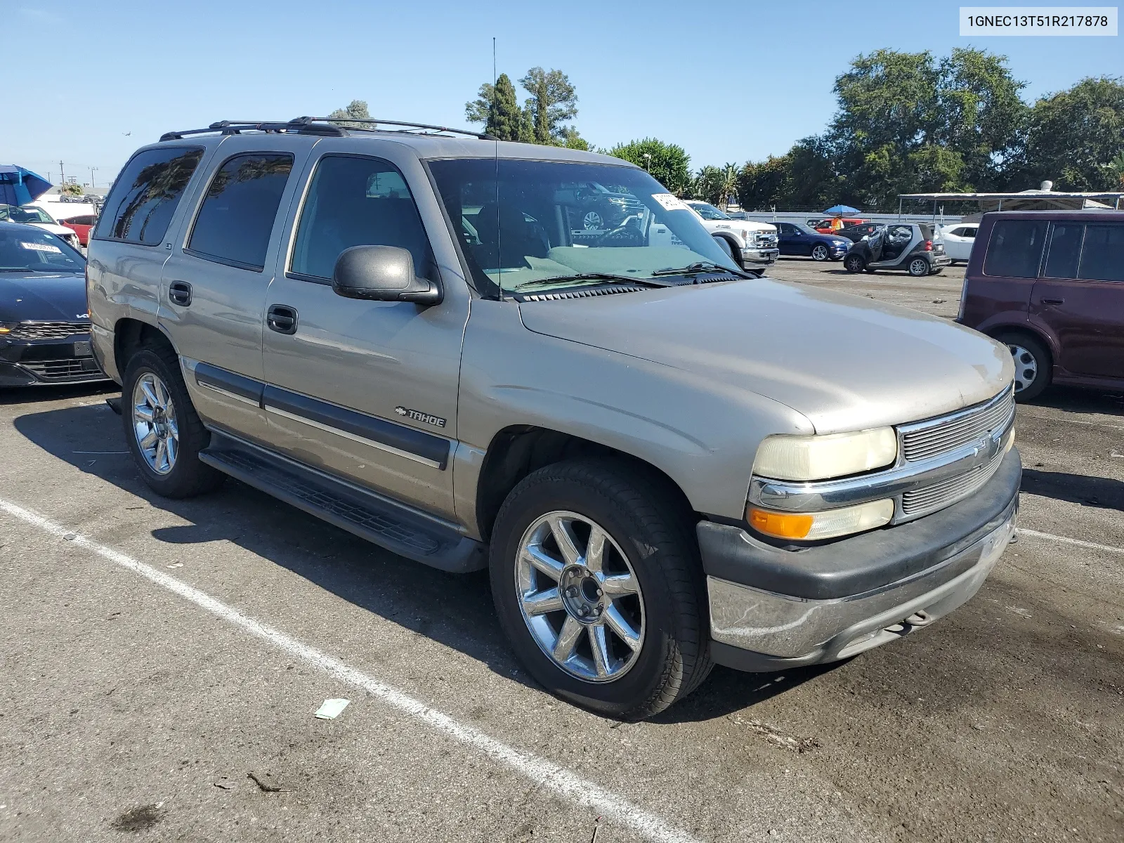 2001 Chevrolet Tahoe C1500 VIN: 1GNEC13T51R217878 Lot: 64292784