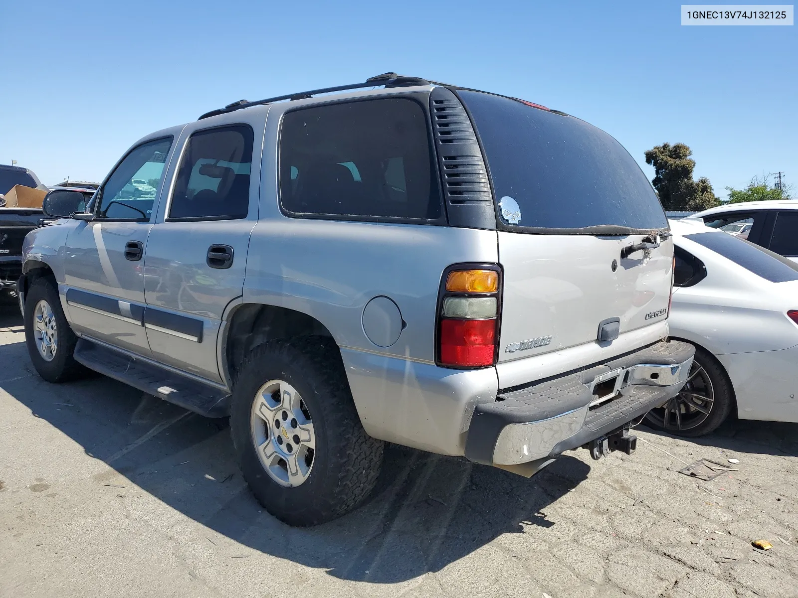 2004 Chevrolet Tahoe C1500 VIN: 1GNEC13V74J132125 Lot: 52971184