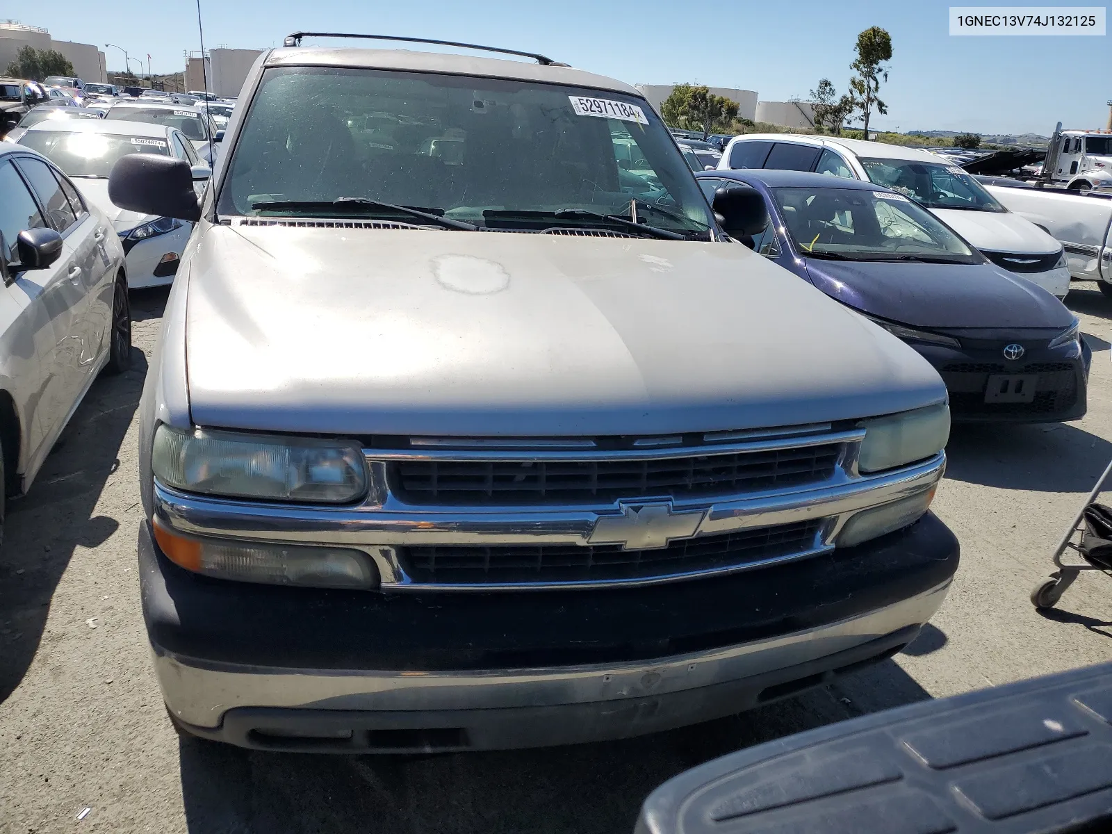 2004 Chevrolet Tahoe C1500 VIN: 1GNEC13V74J132125 Lot: 52971184