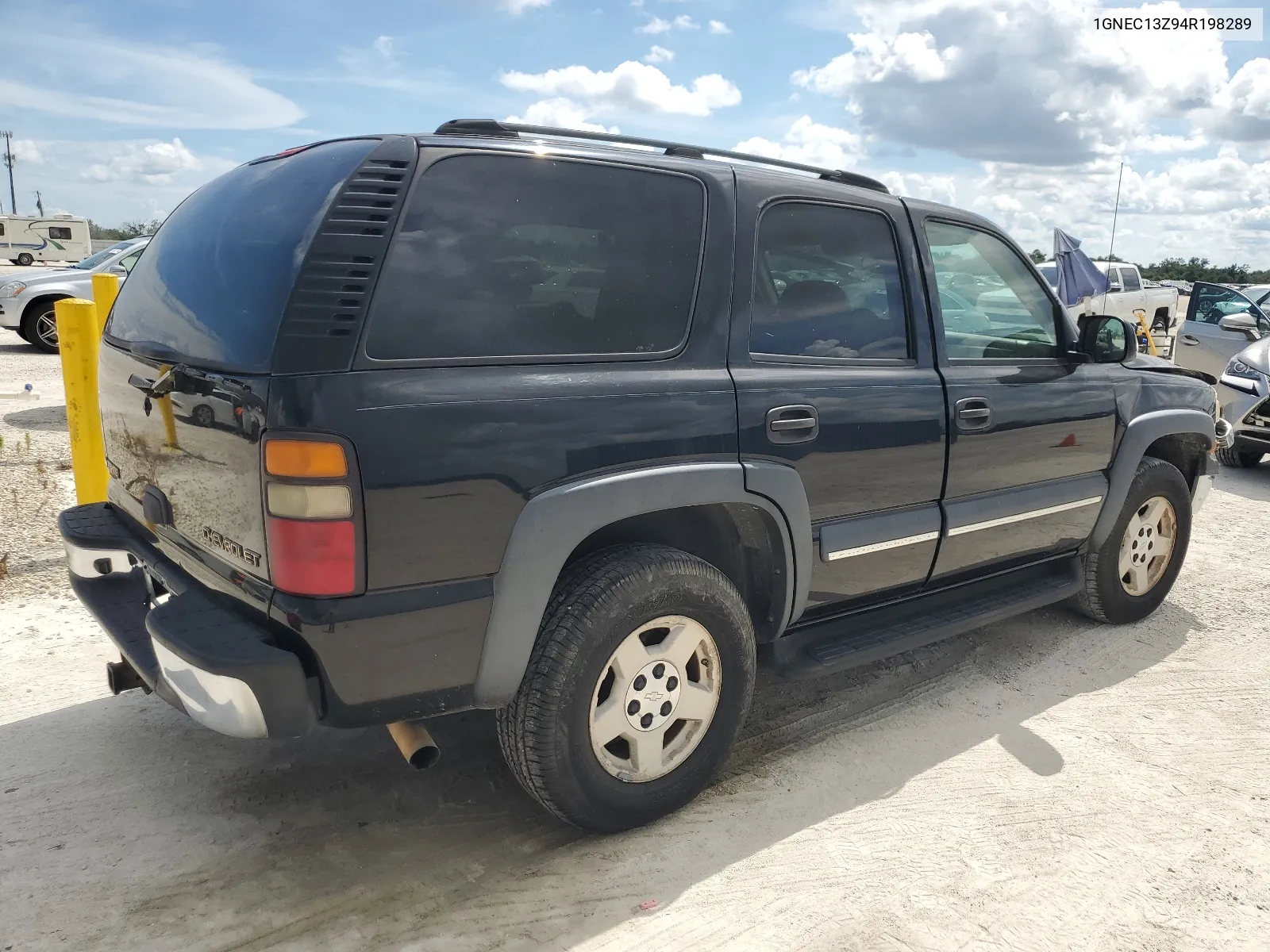 2004 Chevrolet Tahoe C1500 VIN: 1GNEC13Z94R198289 Lot: 68094694