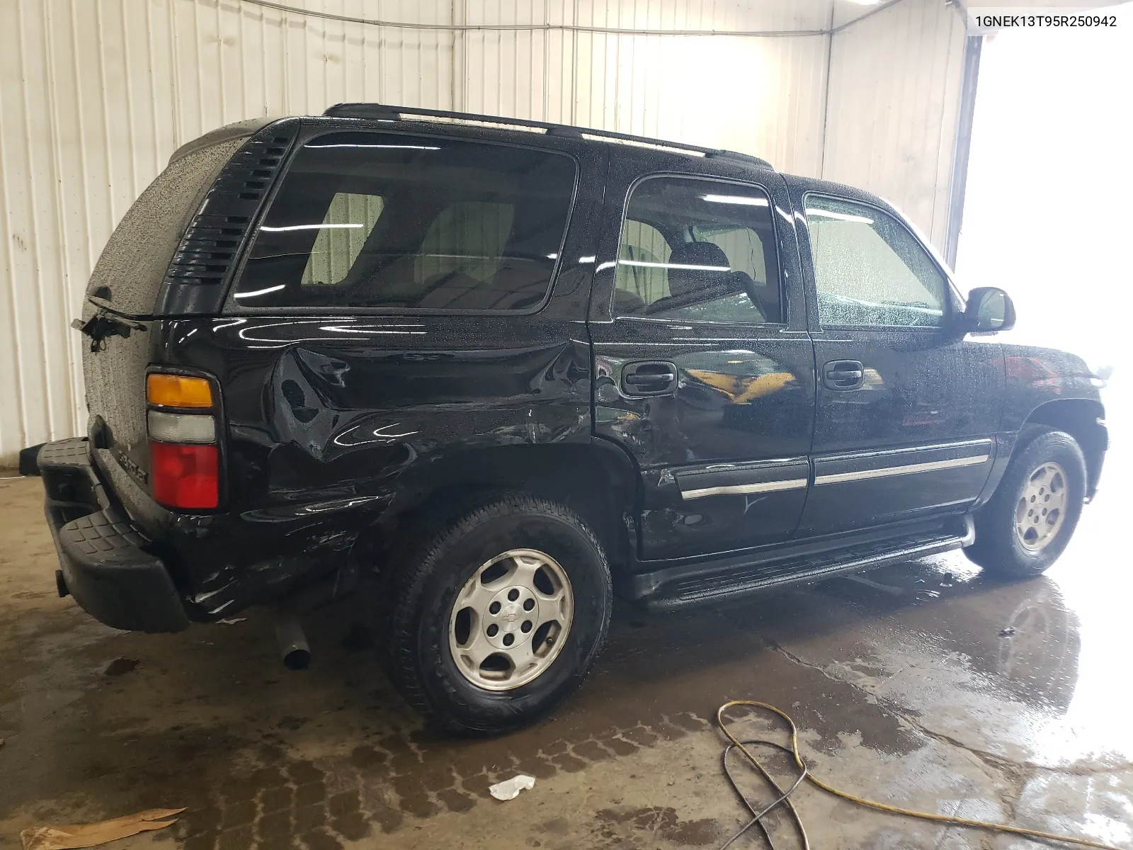 2005 Chevrolet Tahoe K1500 VIN: 1GNEK13T95R250942 Lot: 65569924