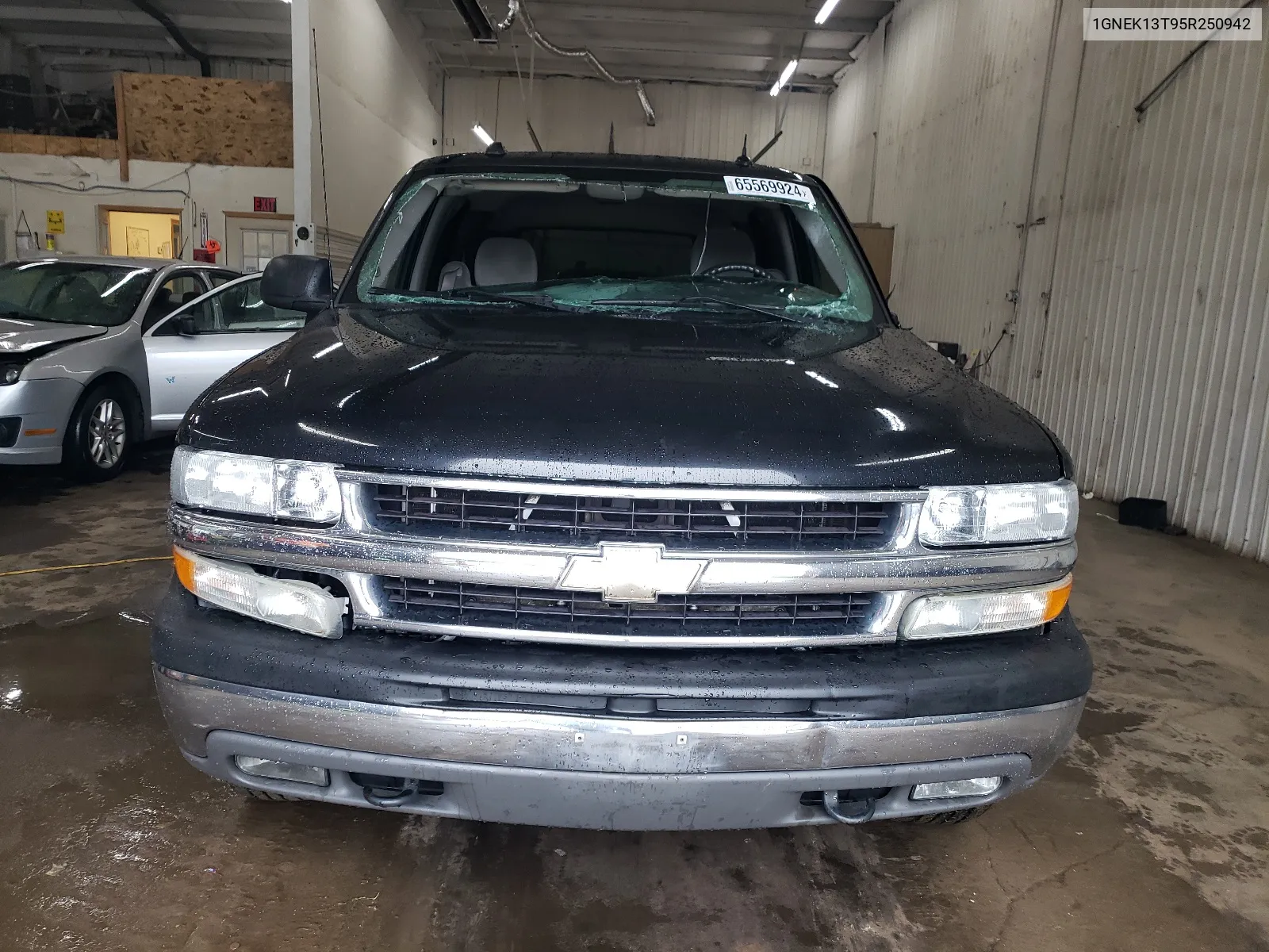 2005 Chevrolet Tahoe K1500 VIN: 1GNEK13T95R250942 Lot: 65569924