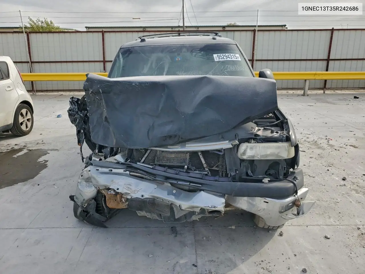 1GNEC13T35R242686 2005 Chevrolet Tahoe C1500