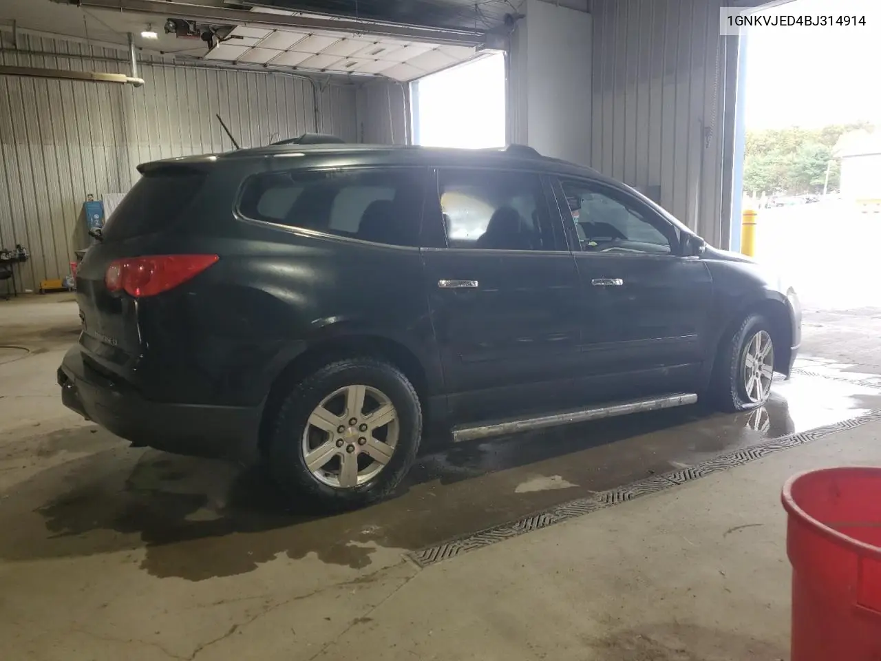 1GNKVJED4BJ314914 2011 Chevrolet Traverse Lt