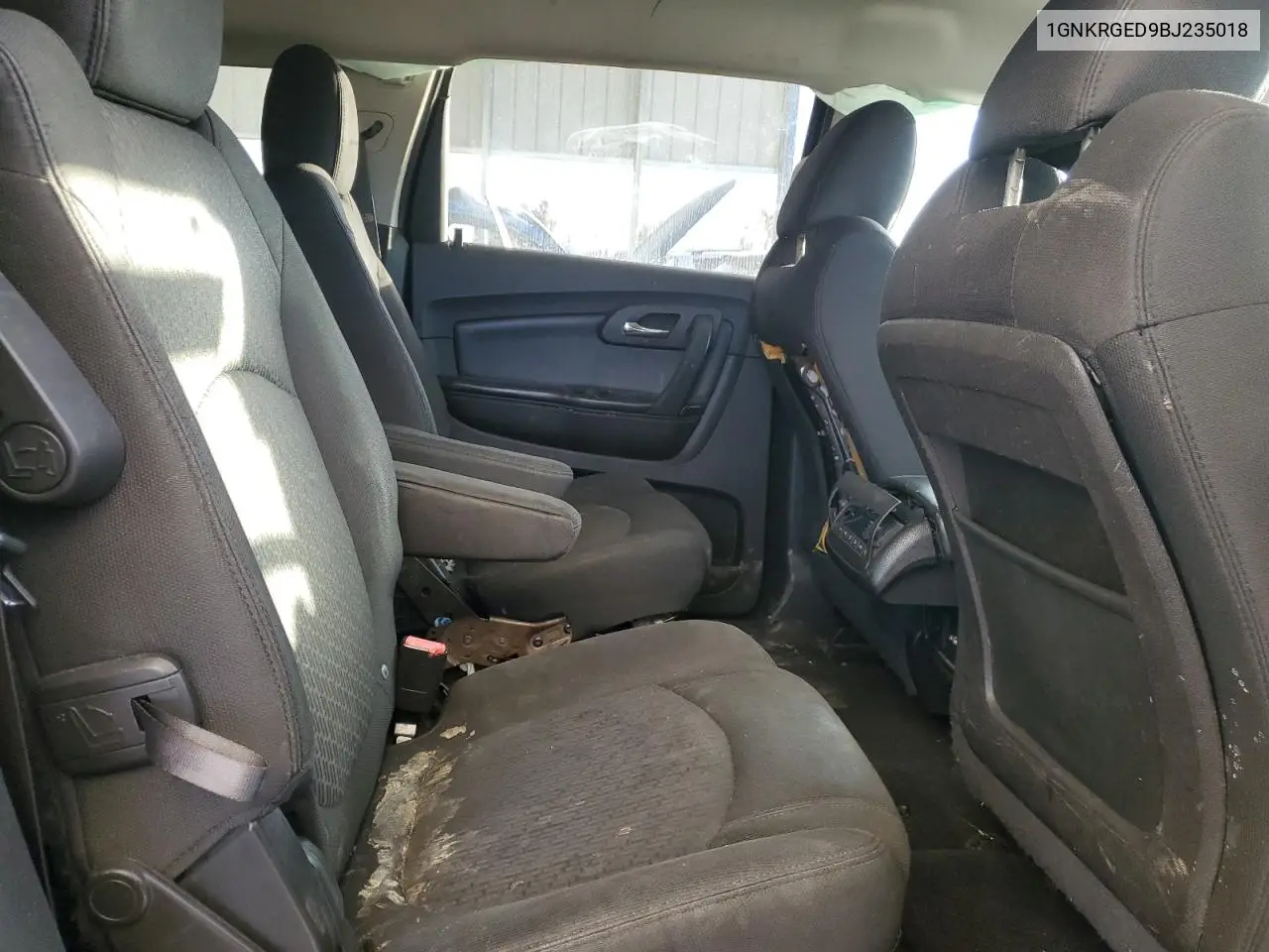 1GNKRGED9BJ235018 2011 Chevrolet Traverse Lt