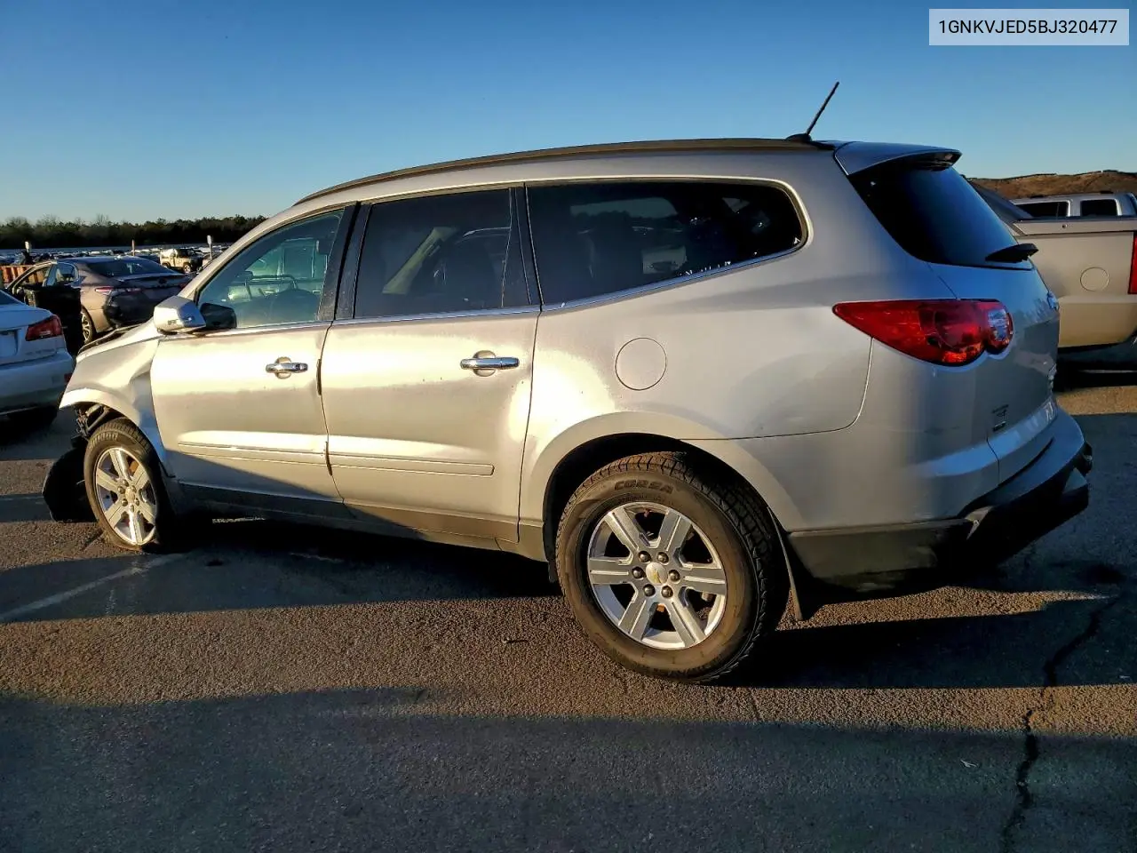 1GNKVJED5BJ320477 2011 Chevrolet Traverse Lt