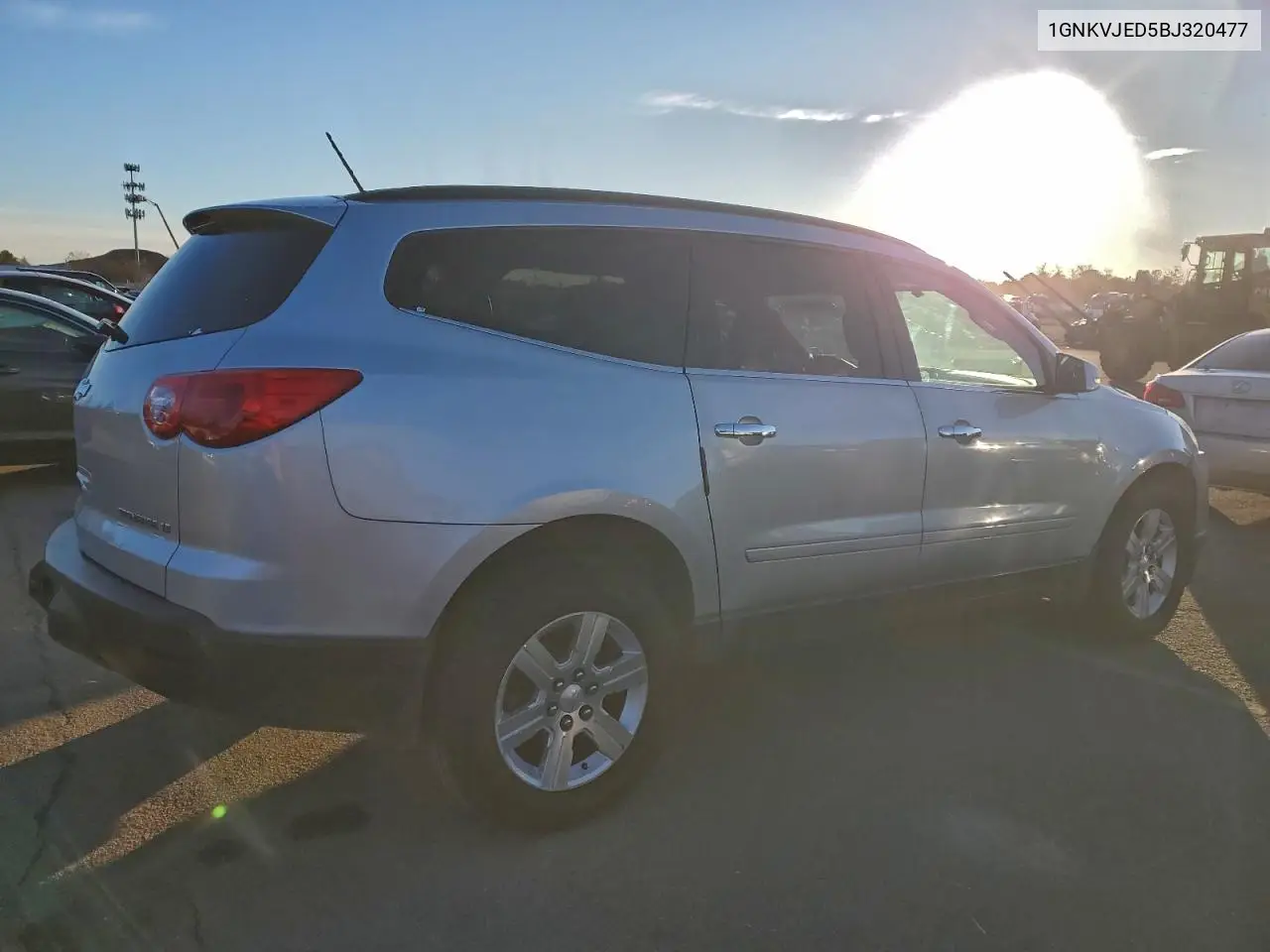 1GNKVJED5BJ320477 2011 Chevrolet Traverse Lt