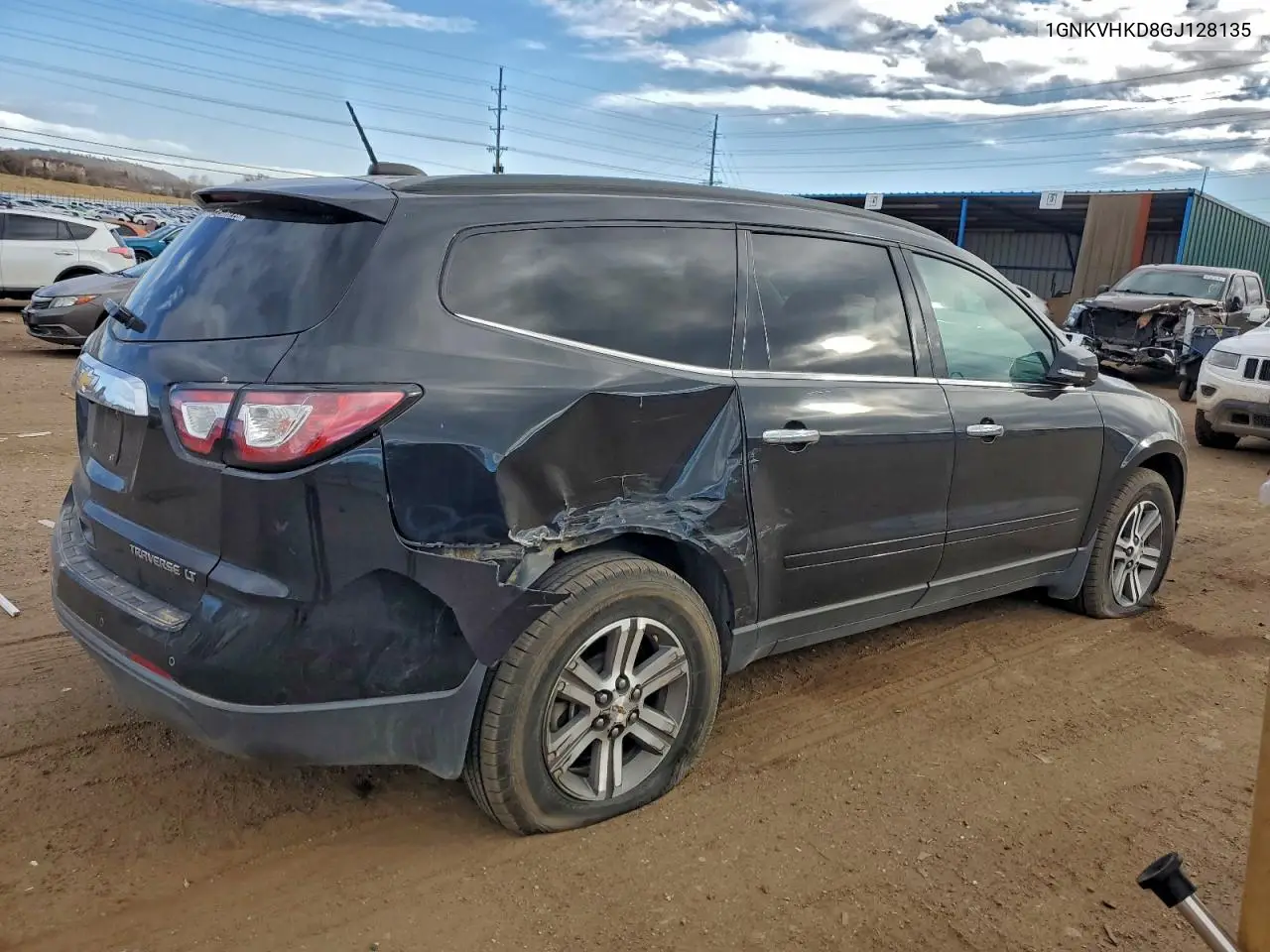 1GNKVHKD8GJ128135 2016 Chev Traverse Lt