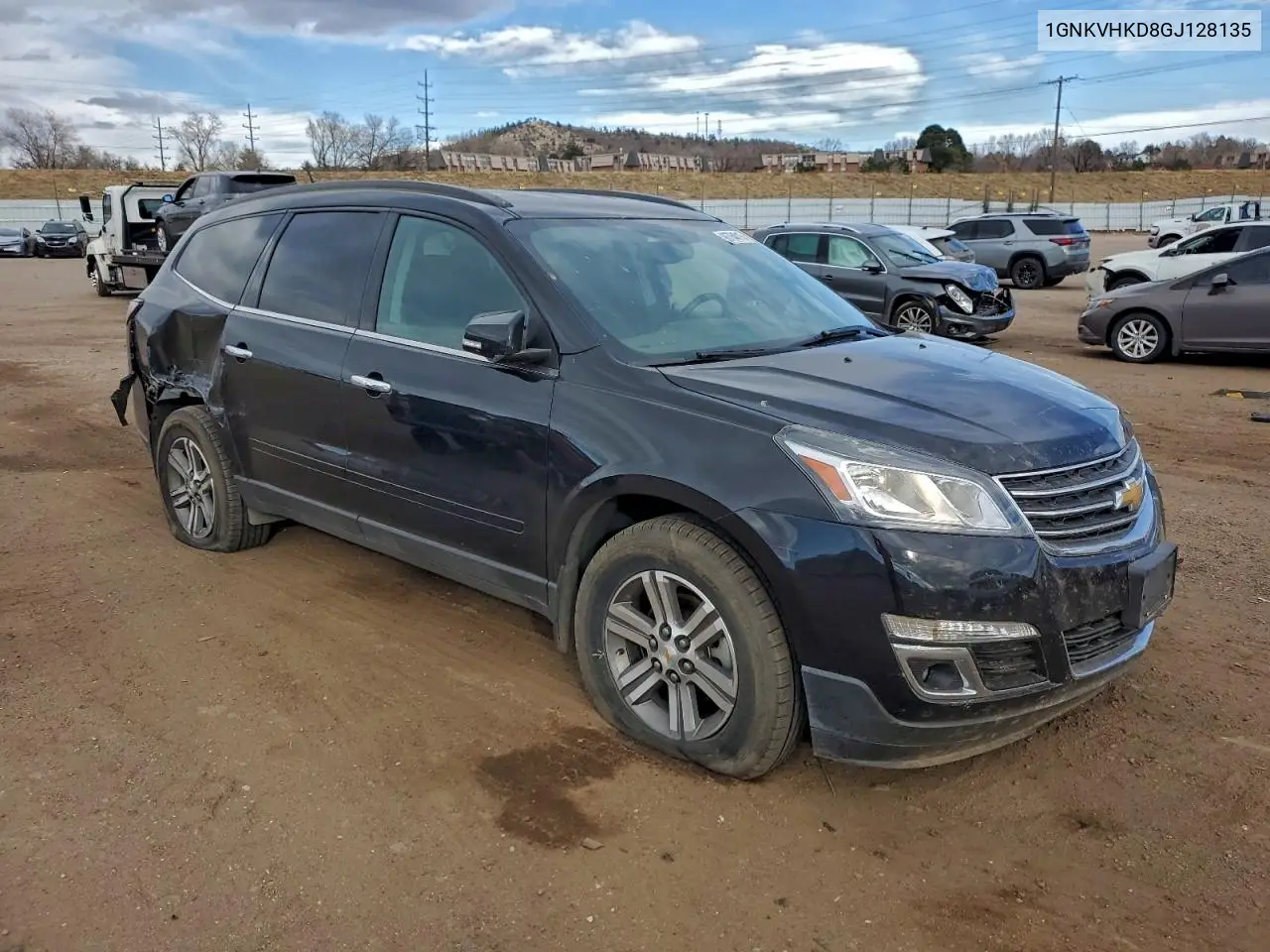 1GNKVHKD8GJ128135 2016 Chev Traverse Lt