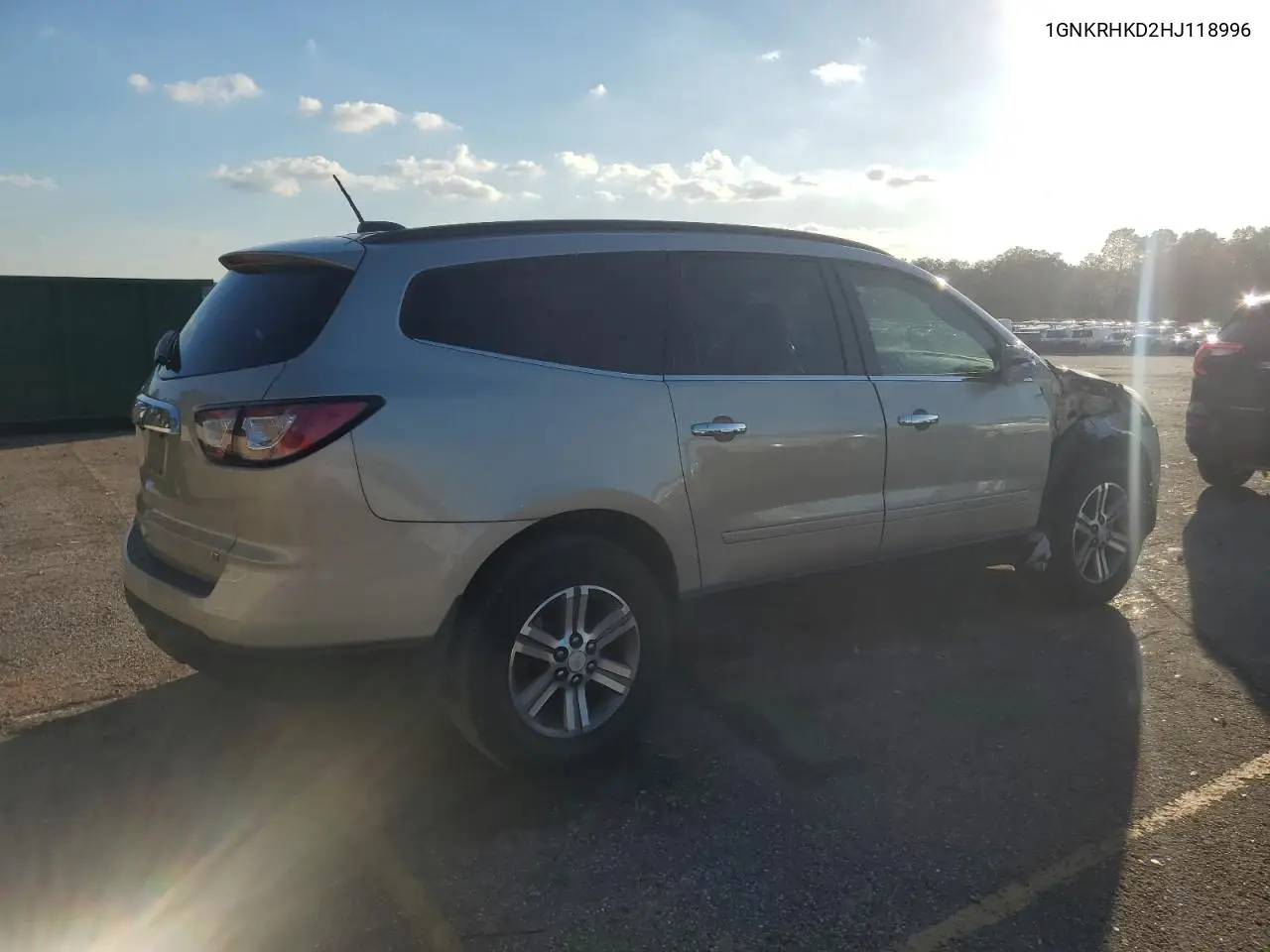 1GNKRHKD2HJ118996 2017 Chevrolet Traverse Lt