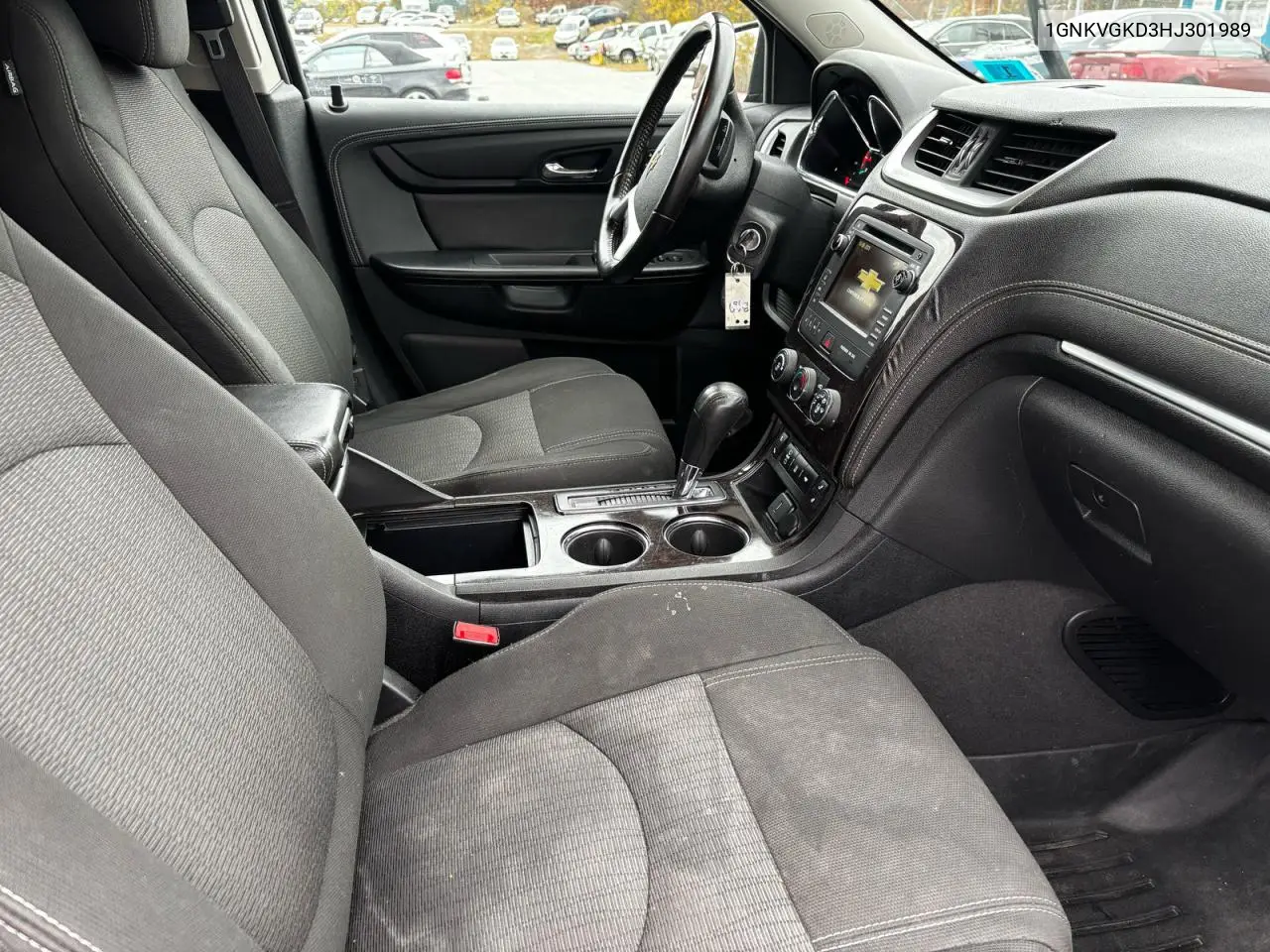 1GNKVGKD3HJ301989 2017 Chevrolet Traverse Lt