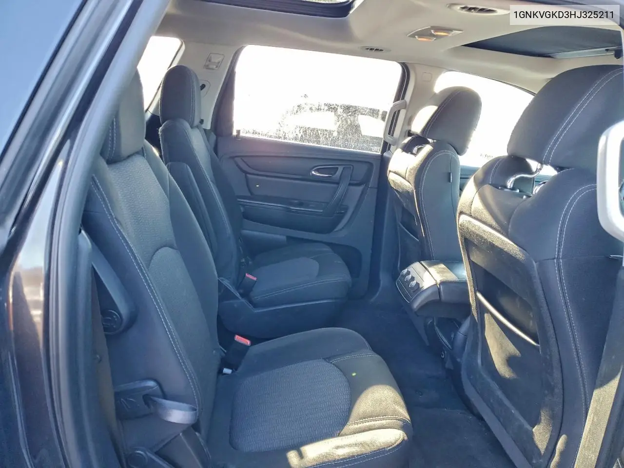 1GNKVGKD3HJ325211 2017 Chevrolet Traverse Lt