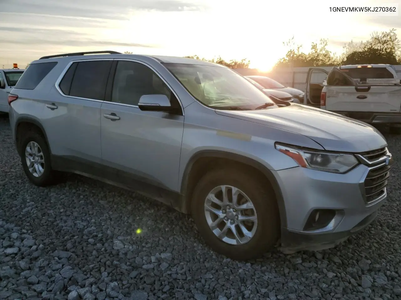 1GNEVMKW5KJ270362 2019 Chevrolet Traverse Lt
