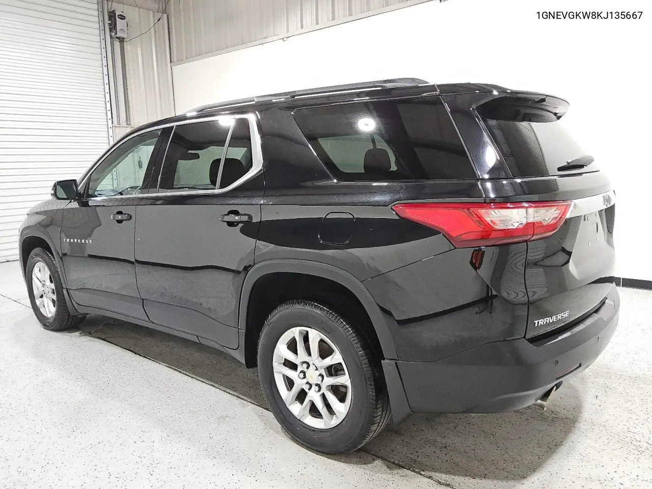 1GNEVGKW8KJ135667 2019 Chevrolet Traverse Lt