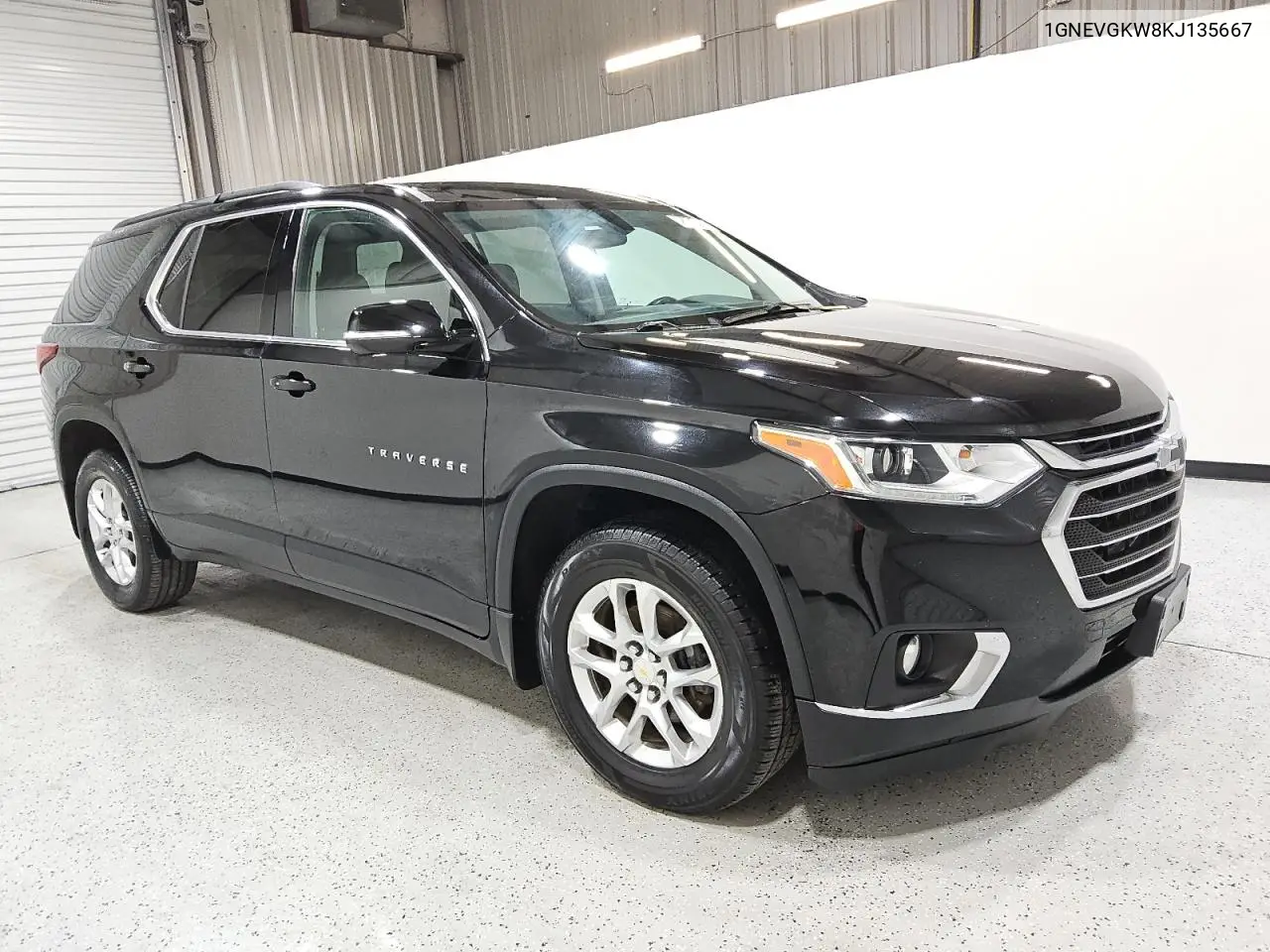 1GNEVGKW8KJ135667 2019 Chevrolet Traverse Lt