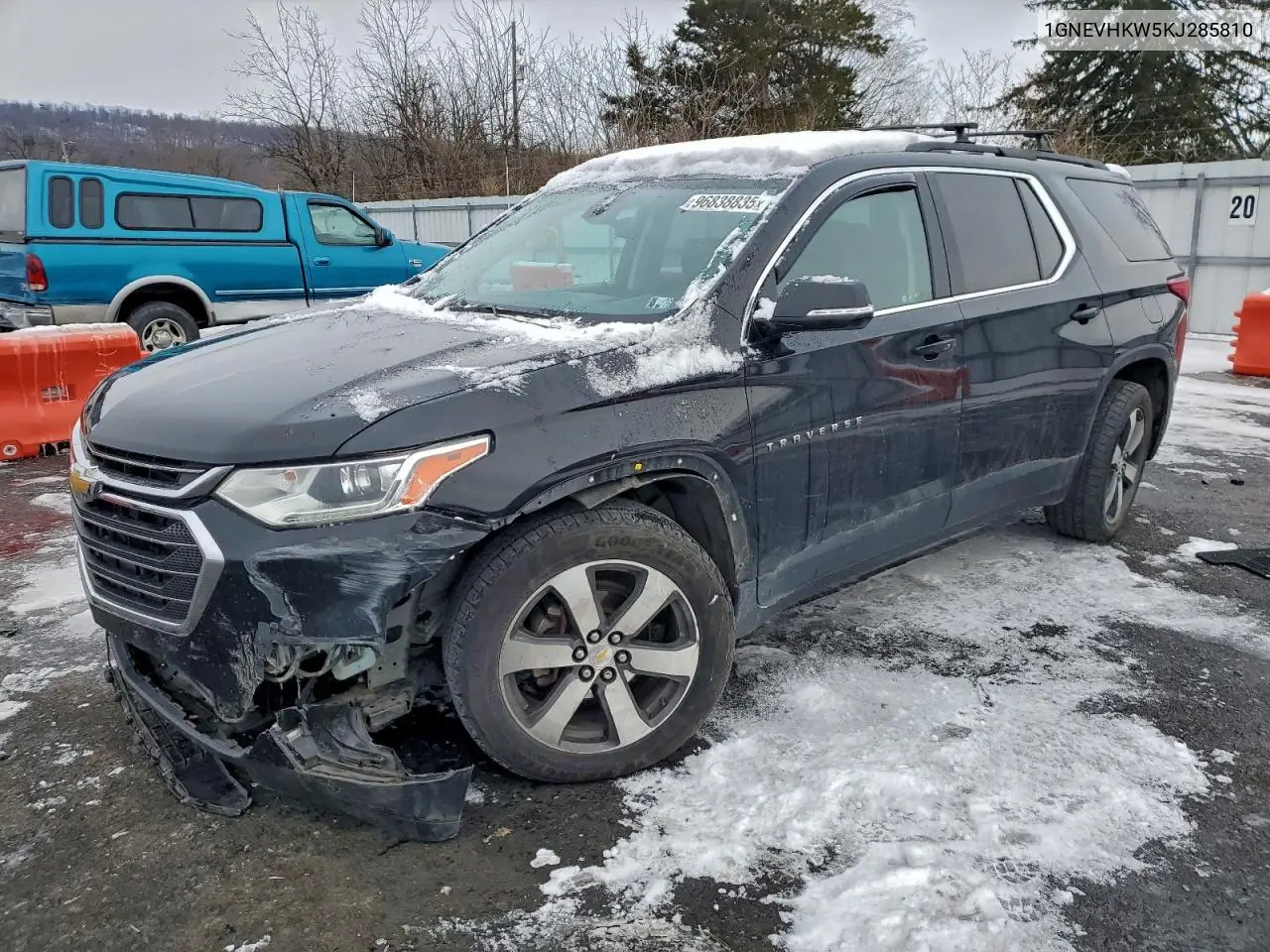 1GNEVHKW5KJ285810 2019 Chevrolet Traverse Lt