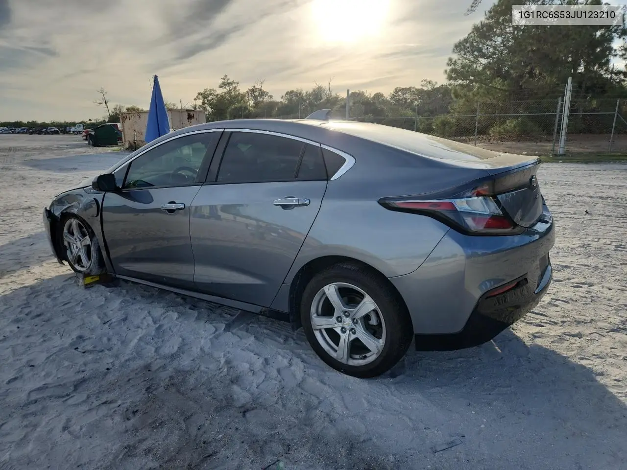 1G1RC6S53JU123210 2018 Chevrolet Volt Lt