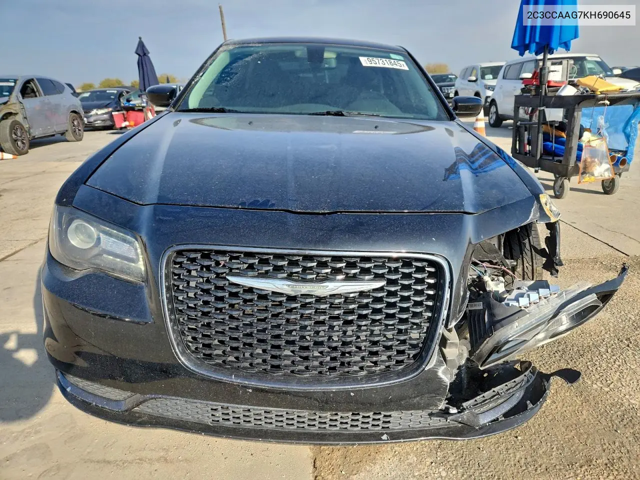 2C3CCAAG7KH690645 2019 Chrysler 300 Touring