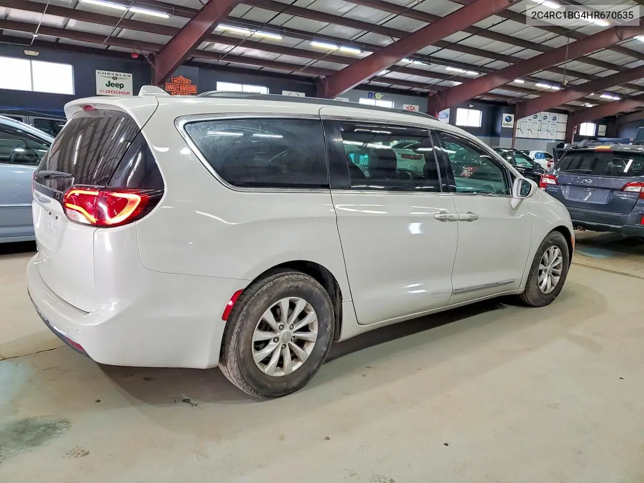 2C4RC1BG4HR670635 2017 Chrysler Pacifica Touring L