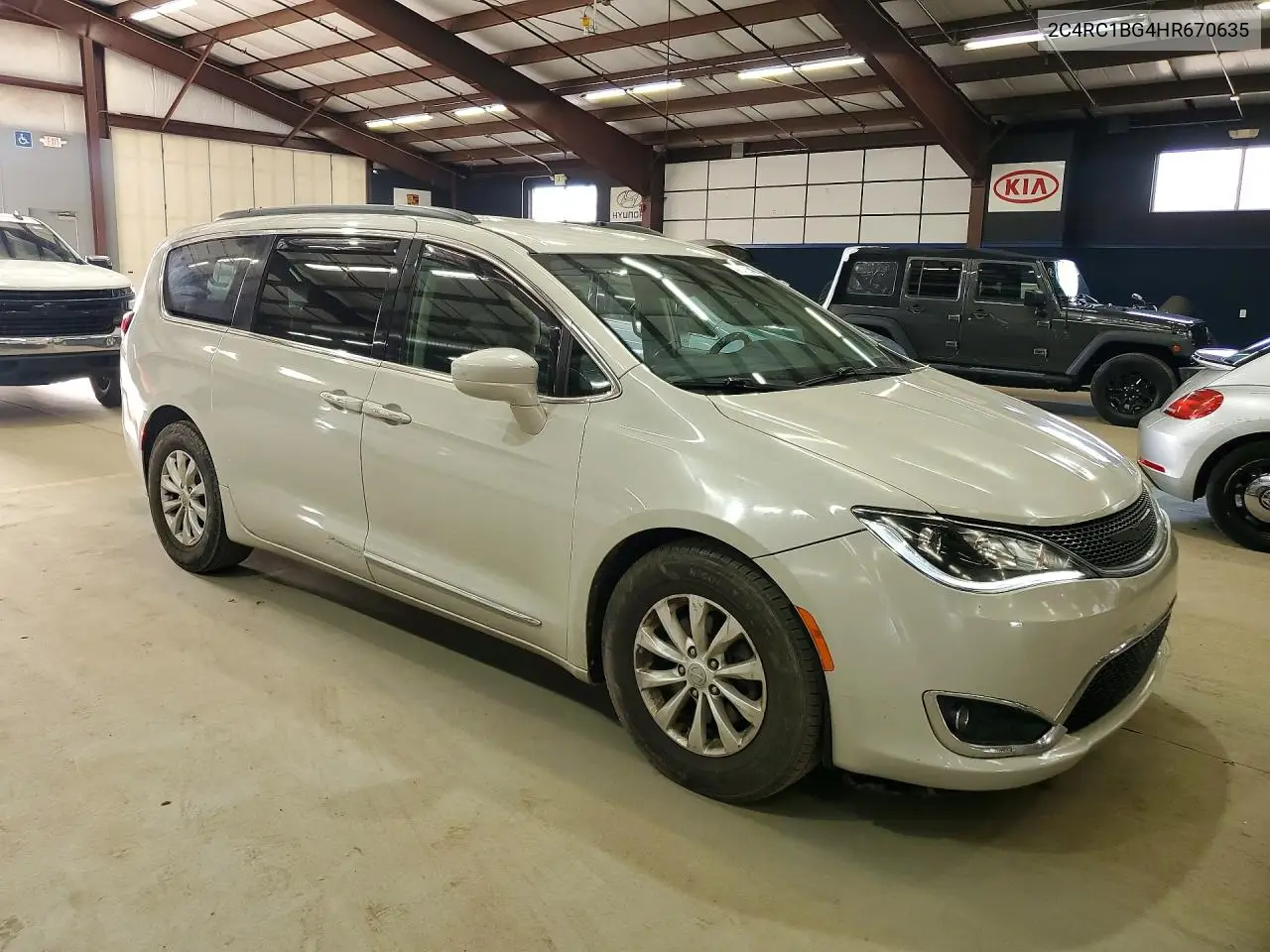 2C4RC1BG4HR670635 2017 Chrysler Pacifica Touring L