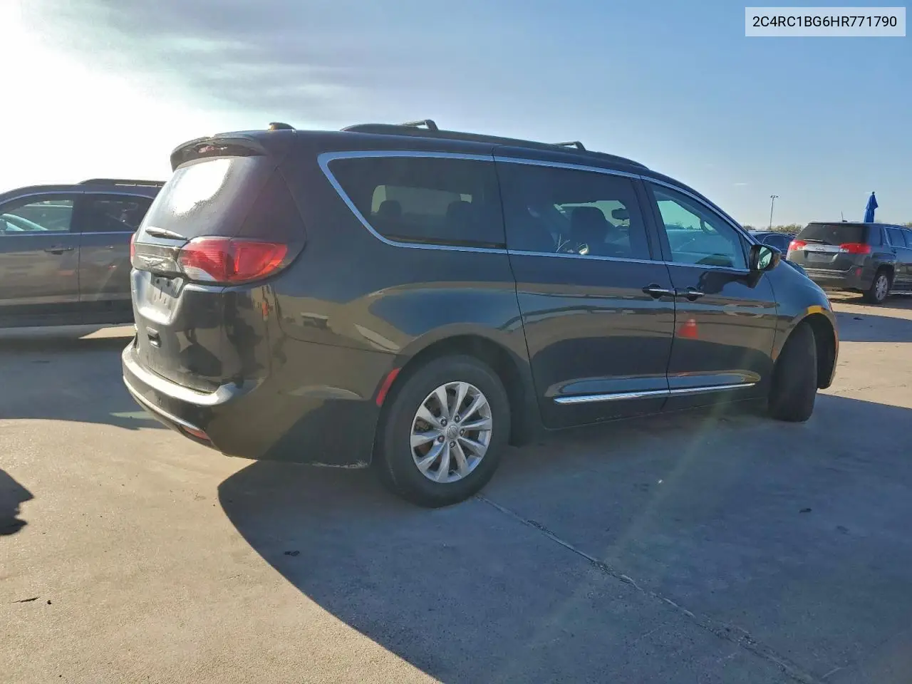 2C4RC1BG6HR771790 2017 Chrysler Pacifica Touring L