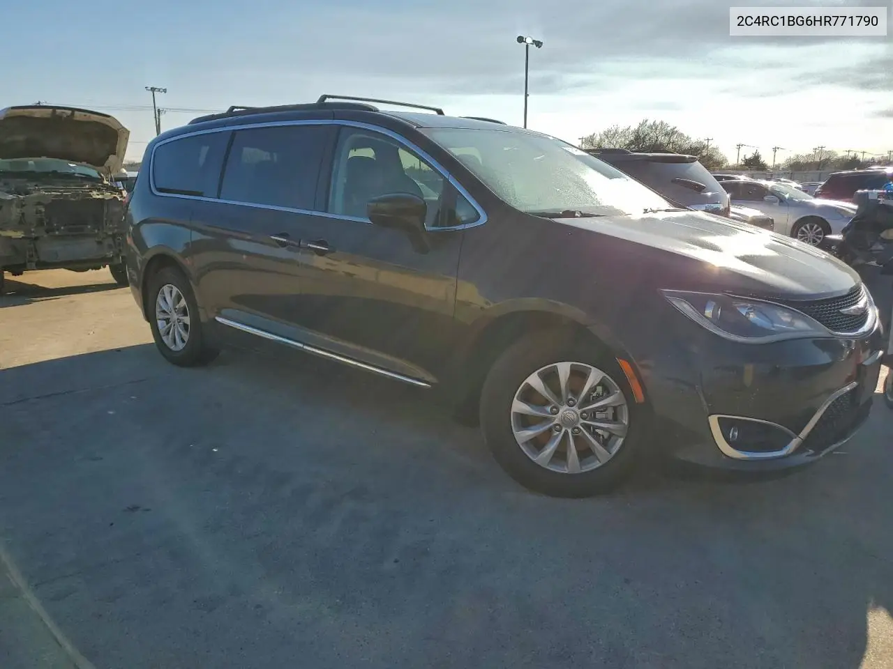 2C4RC1BG6HR771790 2017 Chrysler Pacifica Touring L