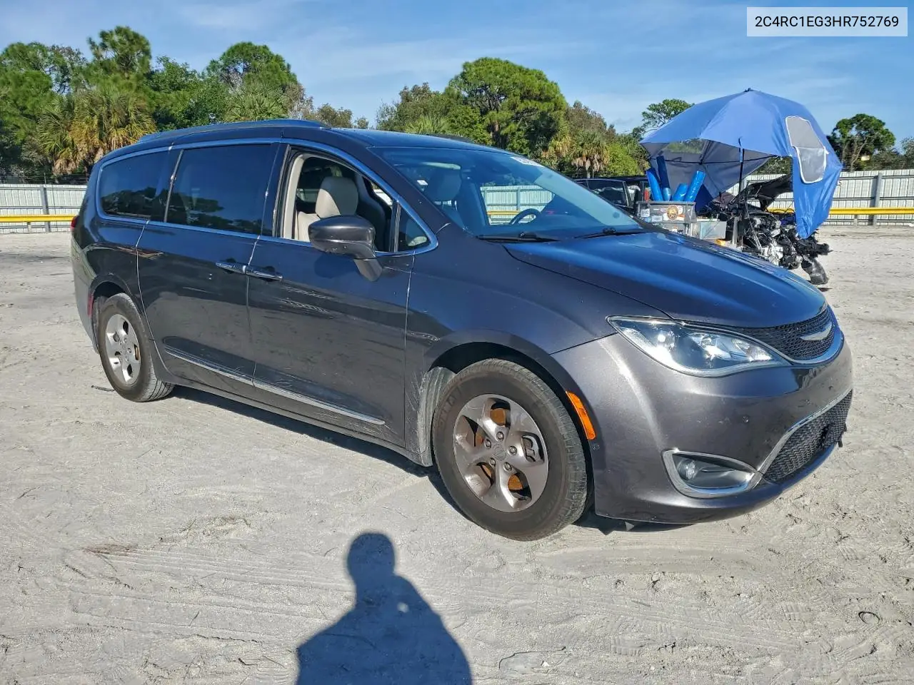 2C4RC1EG3HR752769 2017 Chrysler Pacifica Touring L Plus