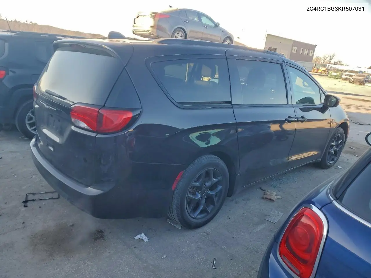 2C4RC1BG3KR507031 2019 Chrysler Pacifica Touring L