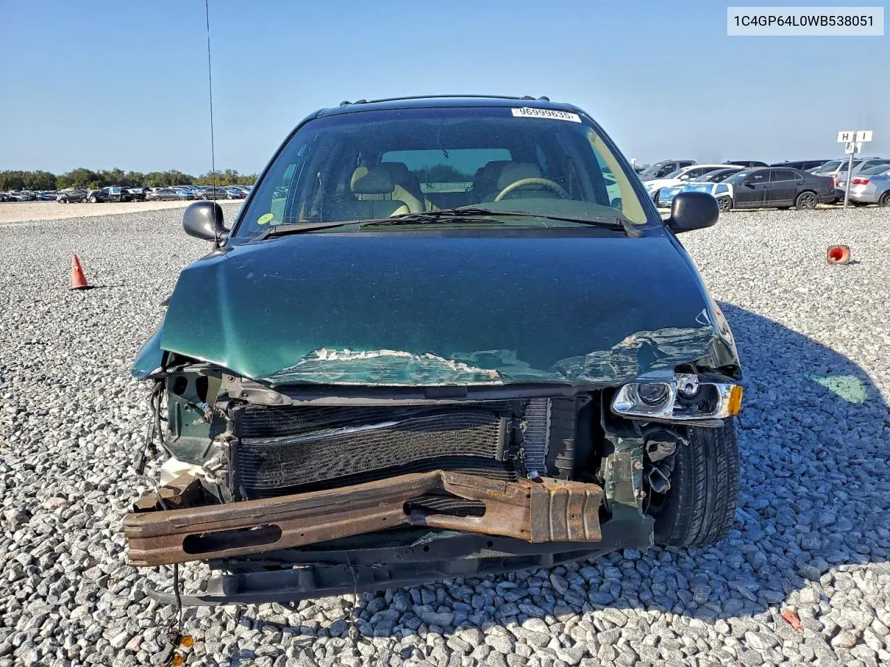1C4GP64L0WB538051 1998 Chrysler Town & Country Lxi