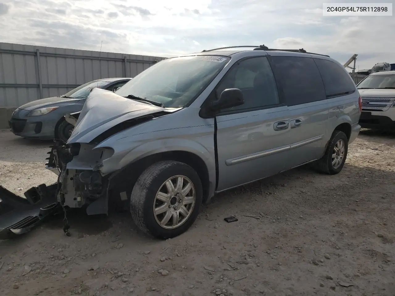 2C4GP54L75R112898 2005 Chrysler Town & Country Touring