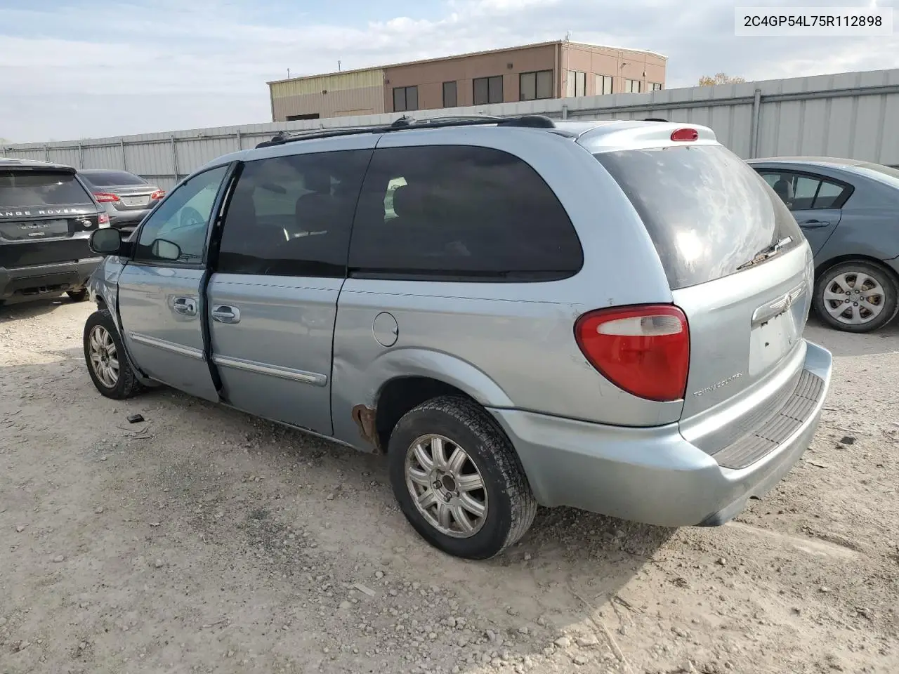 2C4GP54L75R112898 2005 Chrysler Town & Country Touring