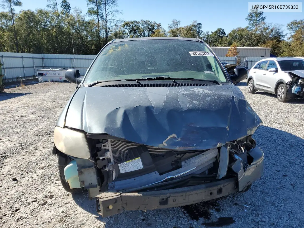 1A4GP45R16B739832 2006 Chrysler Town & Country