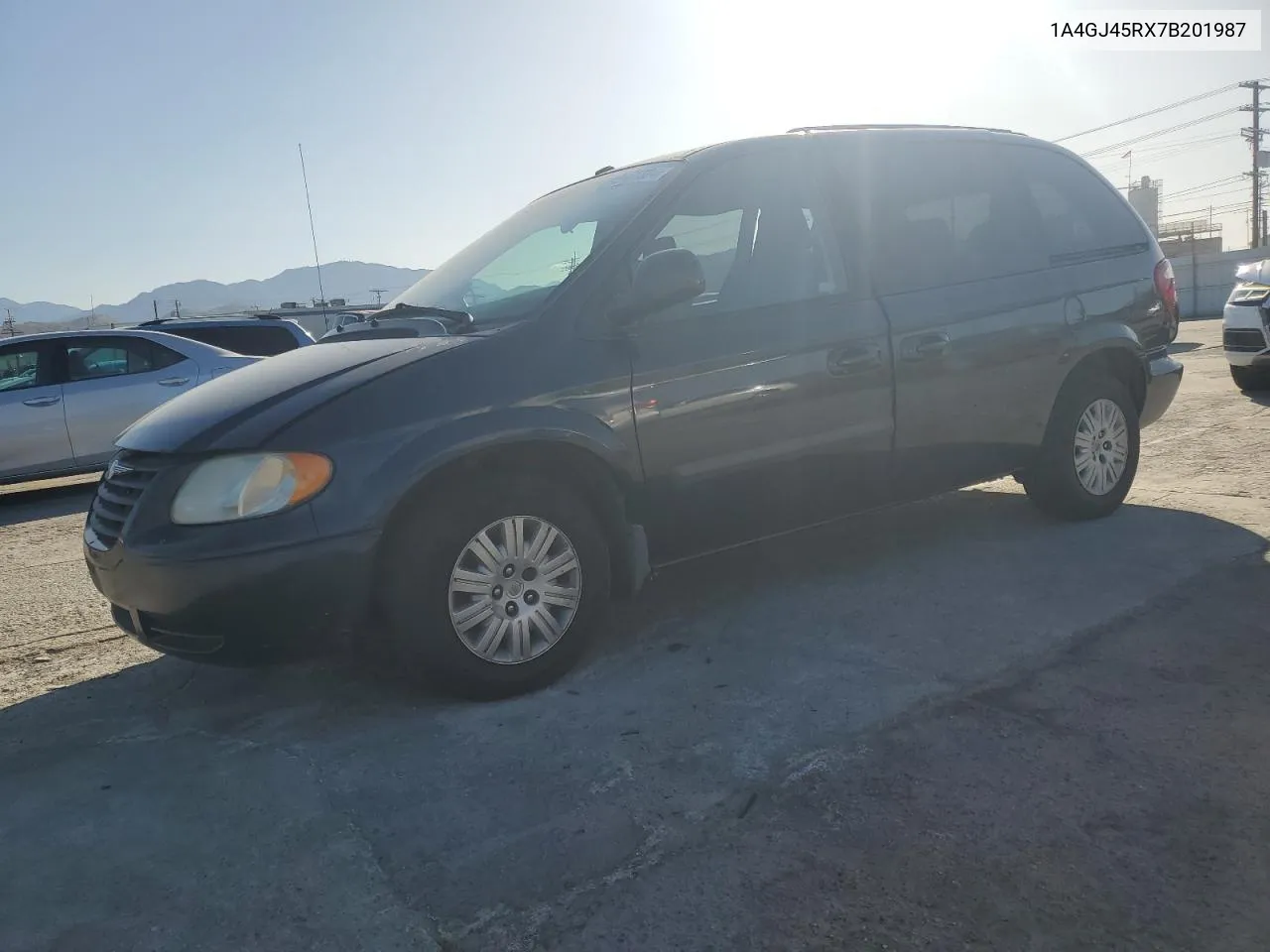 1A4GJ45RX7B201987 2007 Chrysler Town & Country Lx