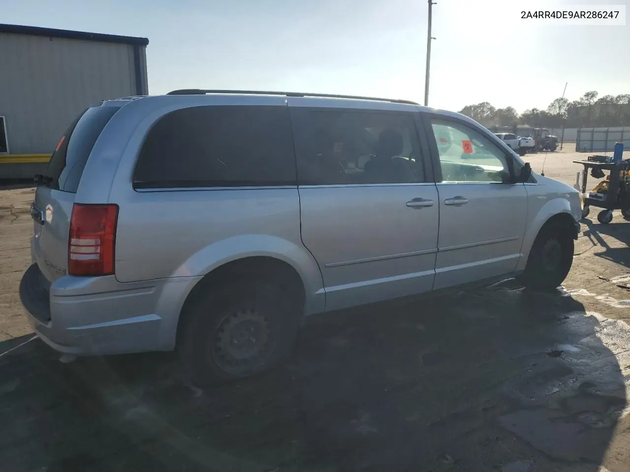 2A4RR4DE9AR286247 2010 Chrysler Town & Country Lx