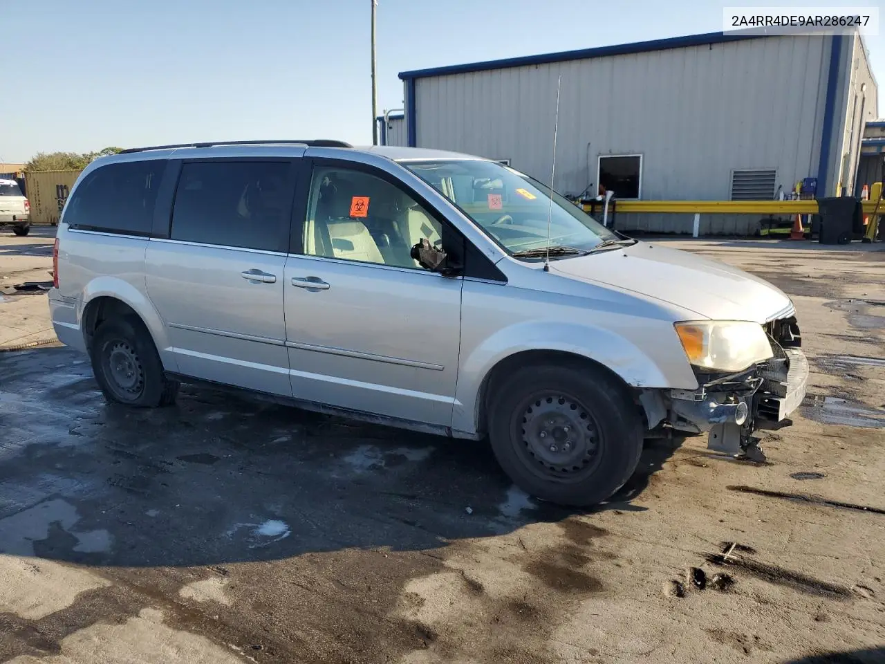 2A4RR4DE9AR286247 2010 Chrysler Town & Country Lx