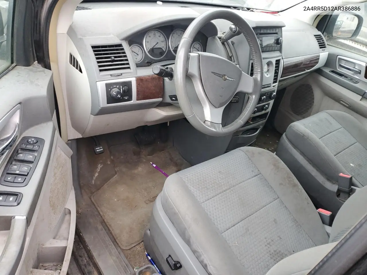 2A4RR5D12AR386886 2010 Chrysler Town & Country Touring