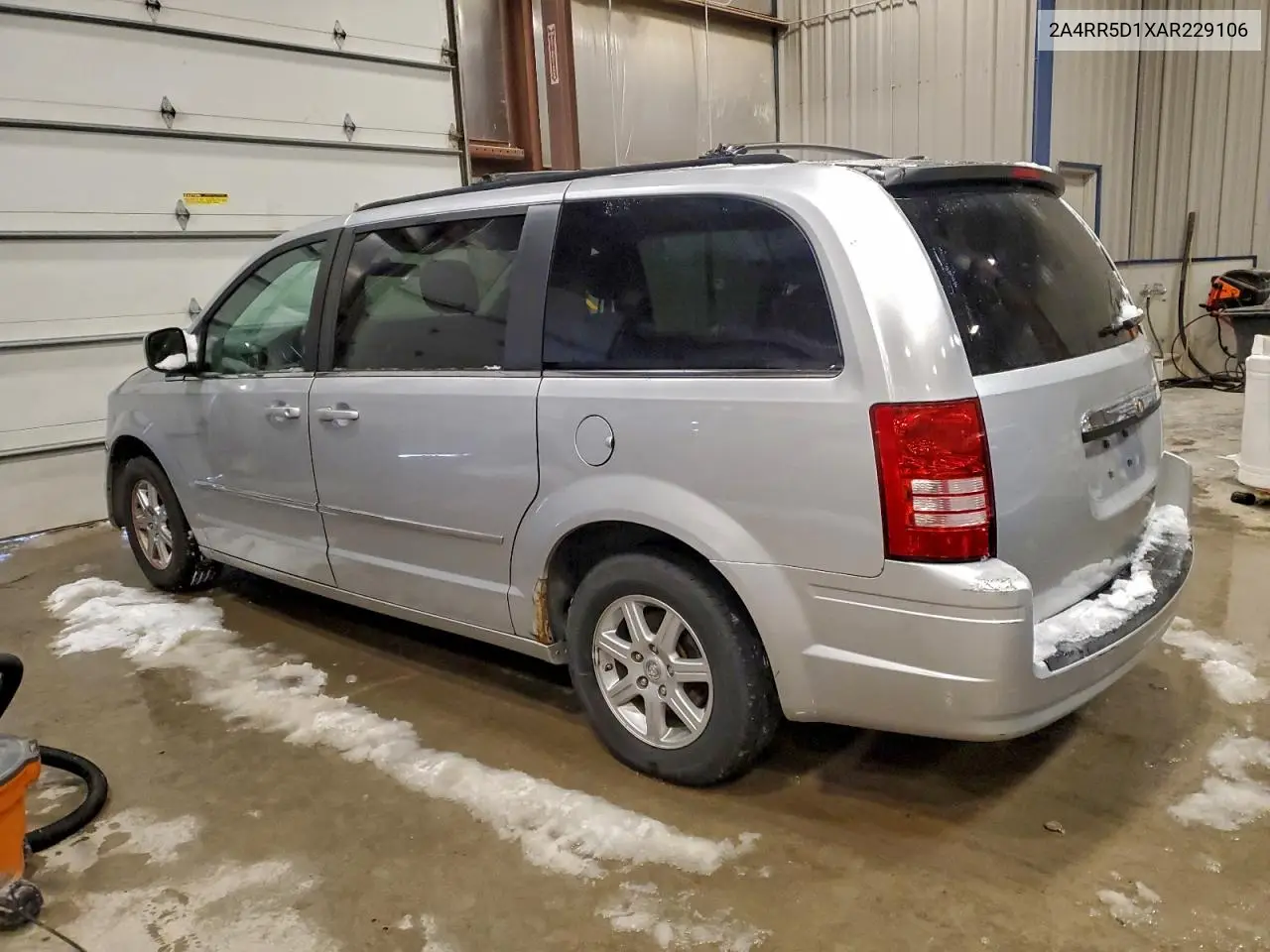 2A4RR5D1XAR229106 2010 Chrysler Town & Country Touring