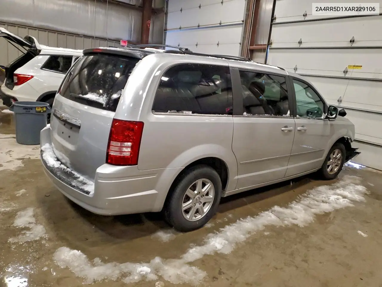 2A4RR5D1XAR229106 2010 Chrysler Town & Country Touring