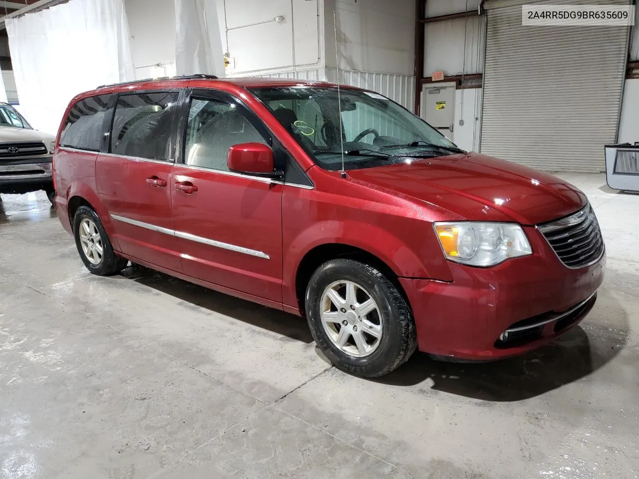 2A4RR5DG9BR635609 2011 Chrysler Town & Country Touring