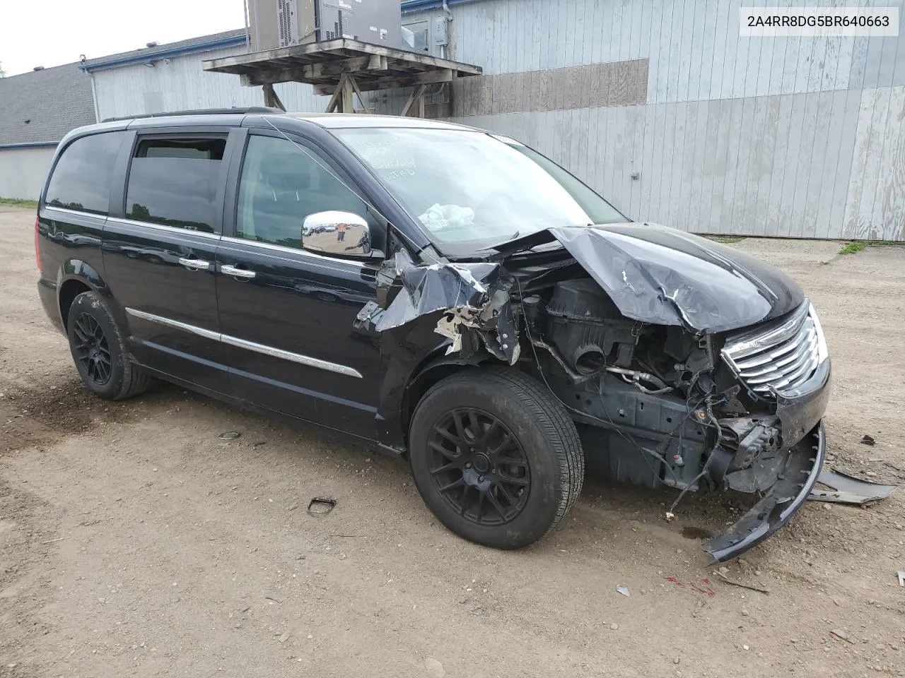 2A4RR8DG5BR640663 2011 Chrysler Town & Country Touring L