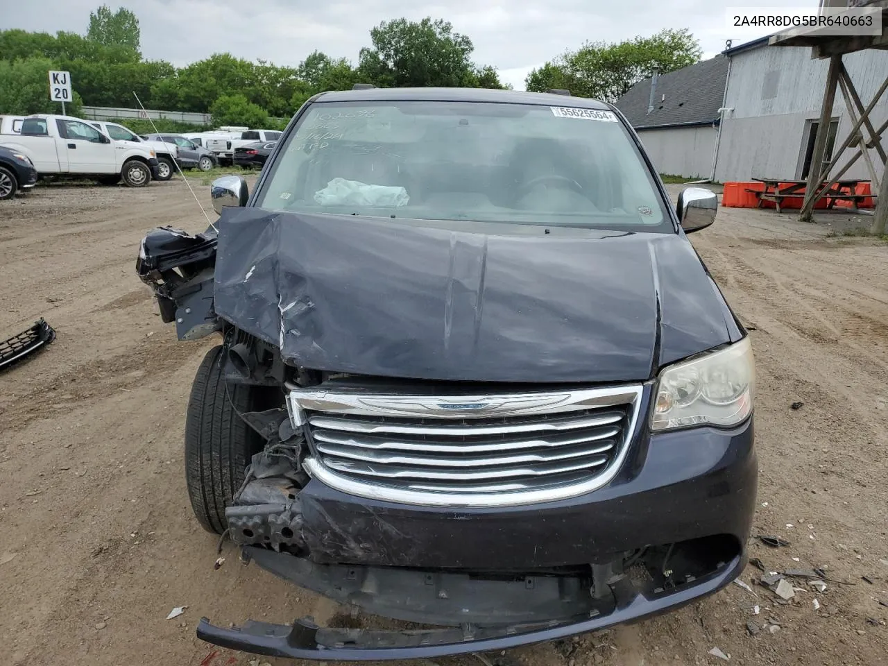 2011 Chrysler Town & Country Touring L VIN: 2A4RR8DG5BR640663 Lot: 55625564