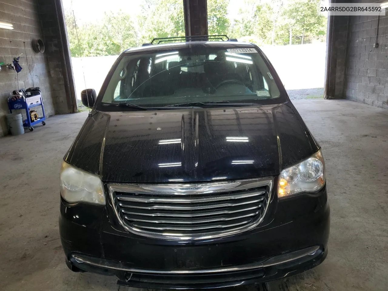 2A4RR5DG2BR645592 2011 Chrysler Town & Country Touring