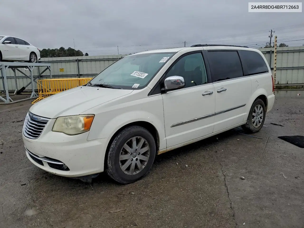 2A4RR8DG4BR712663 2011 Chrysler Town & Country Touring L