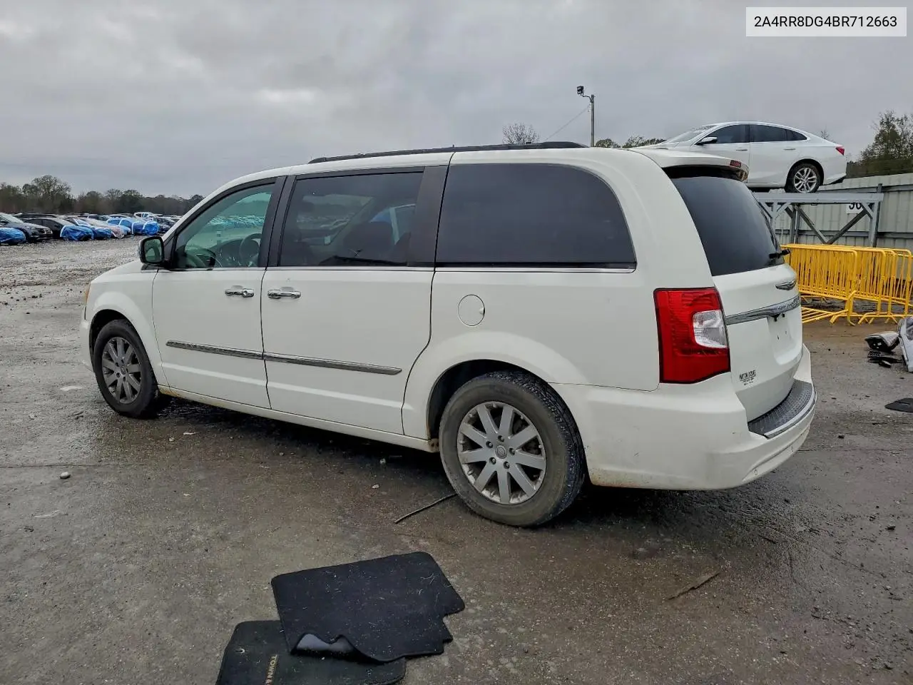 2A4RR8DG4BR712663 2011 Chrysler Town & Country Touring L